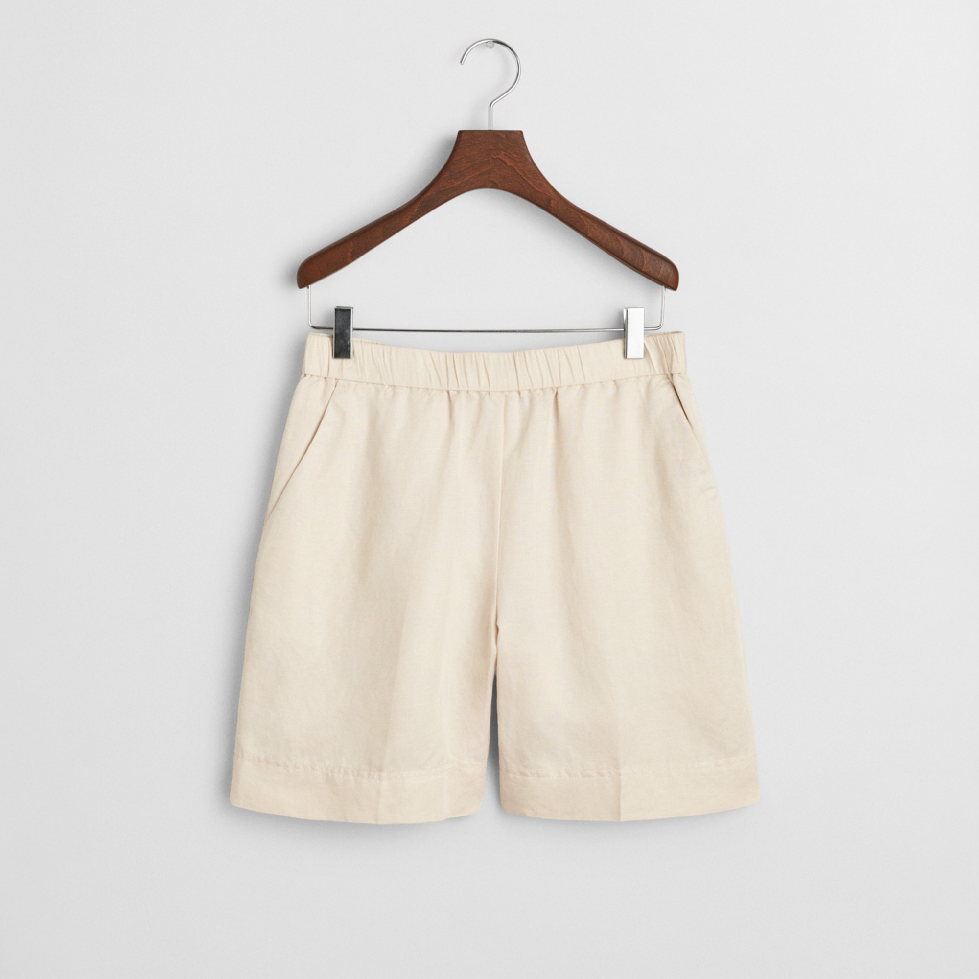 GANT Kadın Krem Relaxed Fit Keten Şort