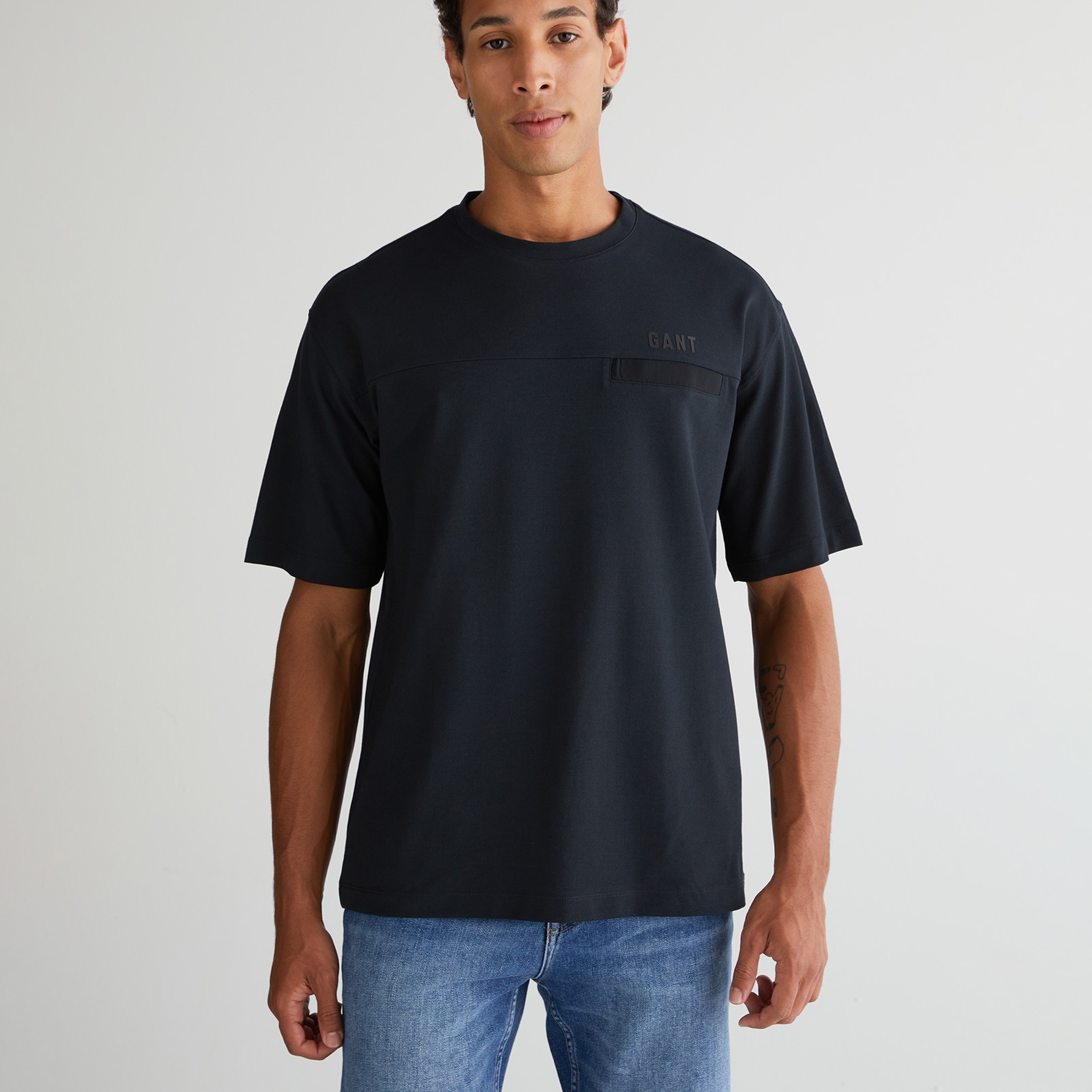 GANT Erkek Siyah Relaxed Fit Bisiklet Yaka Logolu T-Shirt