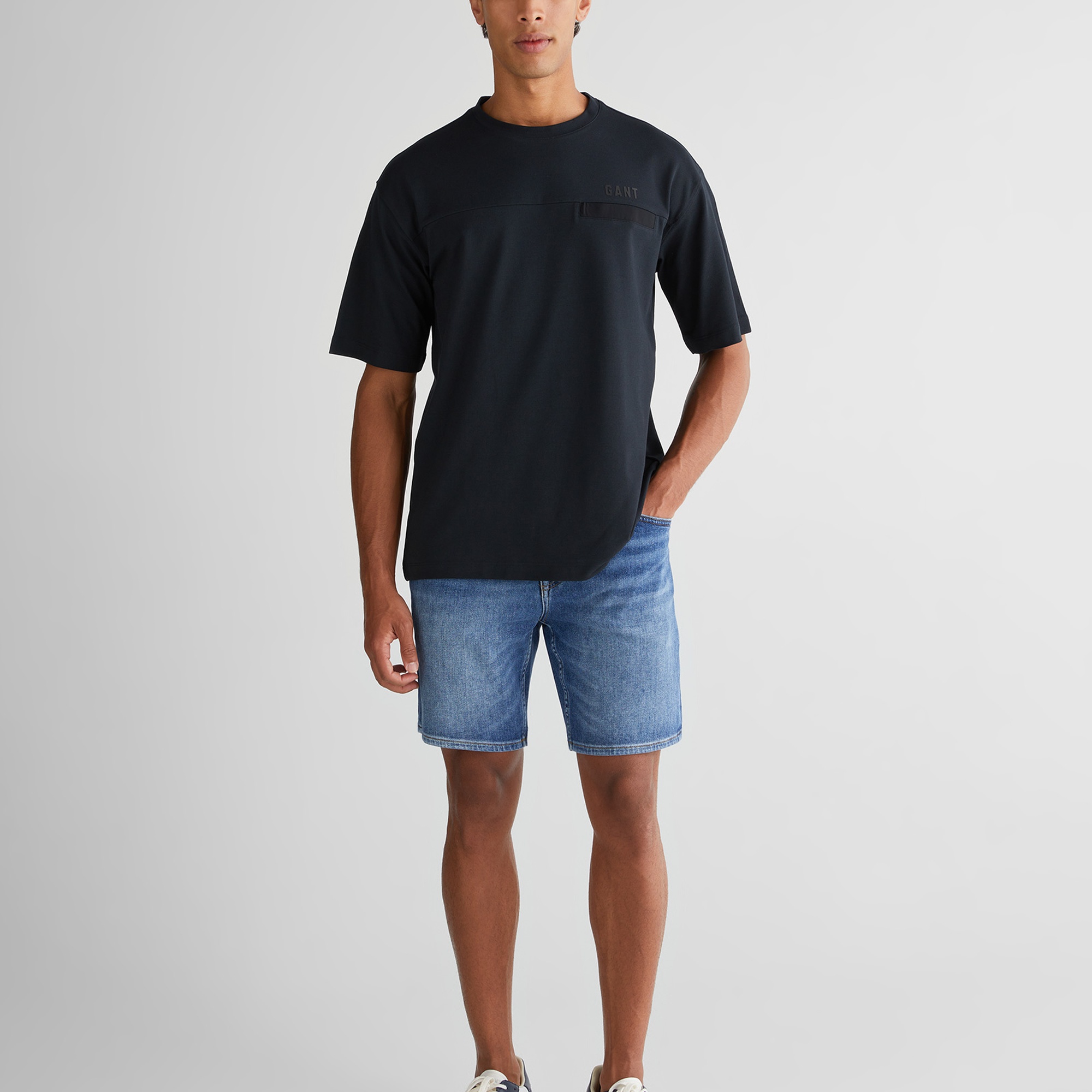 GANT Erkek Siyah Relaxed Fit Bisiklet Yaka Logolu T-Shirt