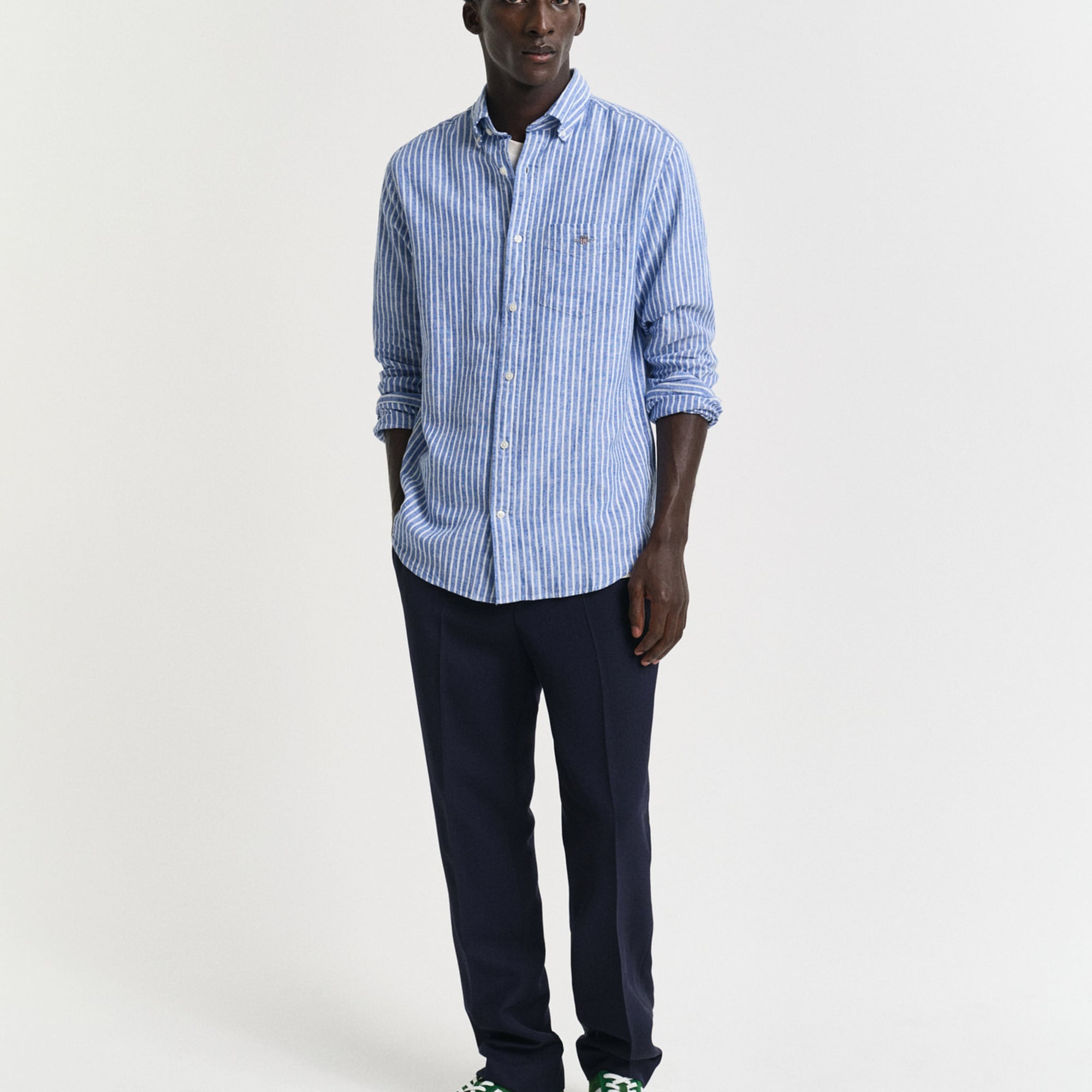 GANT Erkek Lacivert Regular Fit Düğmeli Yaka Çizgili Keten Gömlek