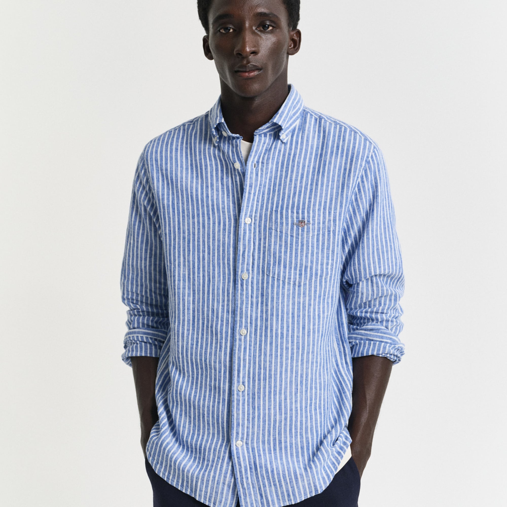 GANT Erkek Lacivert Regular Fit Düğmeli Yaka Çizgili Keten Gömlek