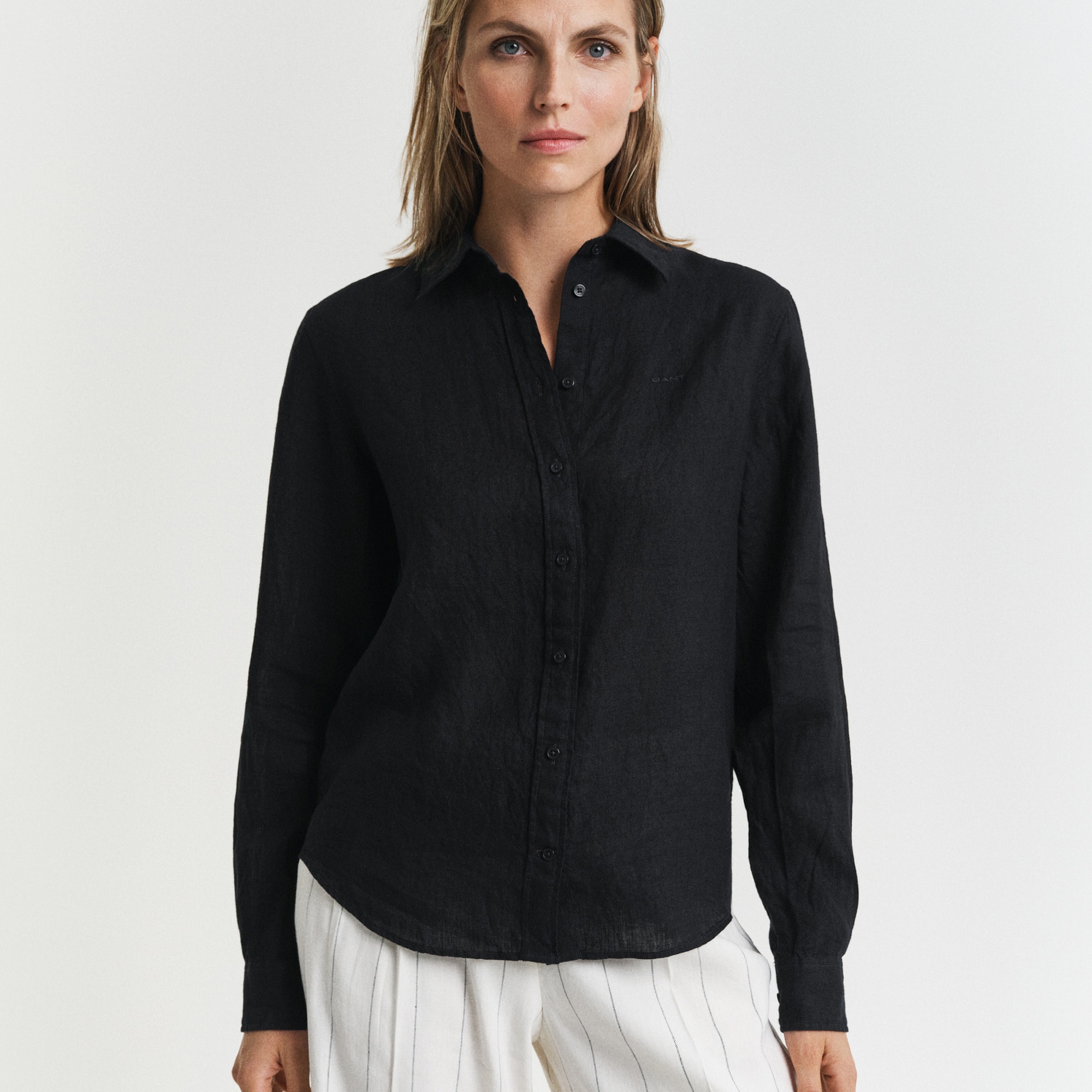 GANT Kadın Siyah Regular Fit Klasik Yaka Gömlek