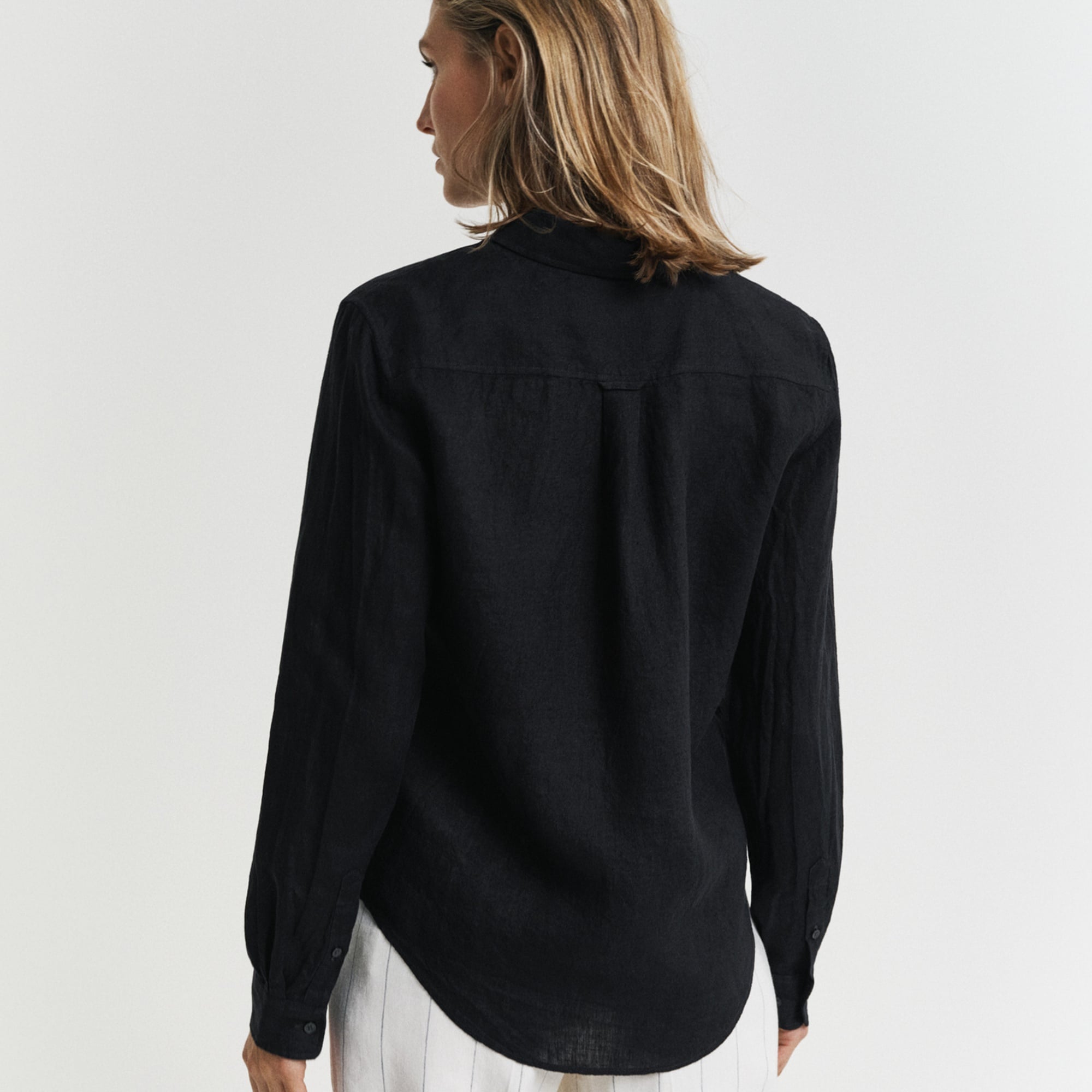 GANT Kadın Siyah Regular Fit Klasik Yaka Gömlek