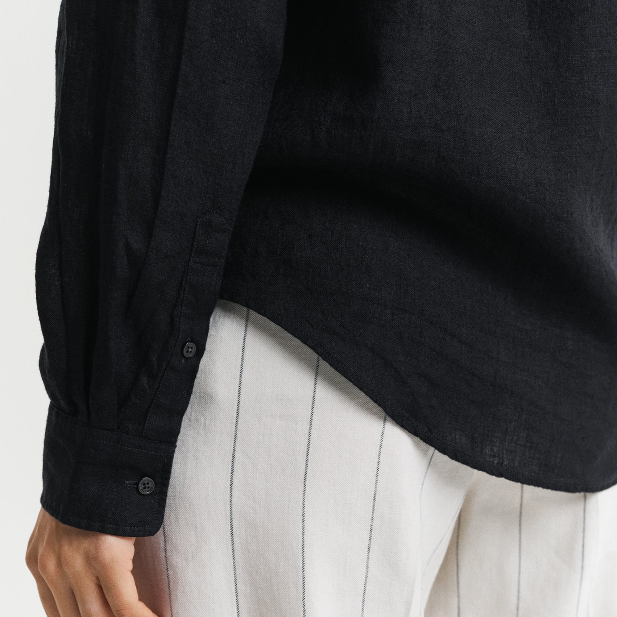 GANT Kadın Siyah Regular Fit Klasik Yaka Gömlek