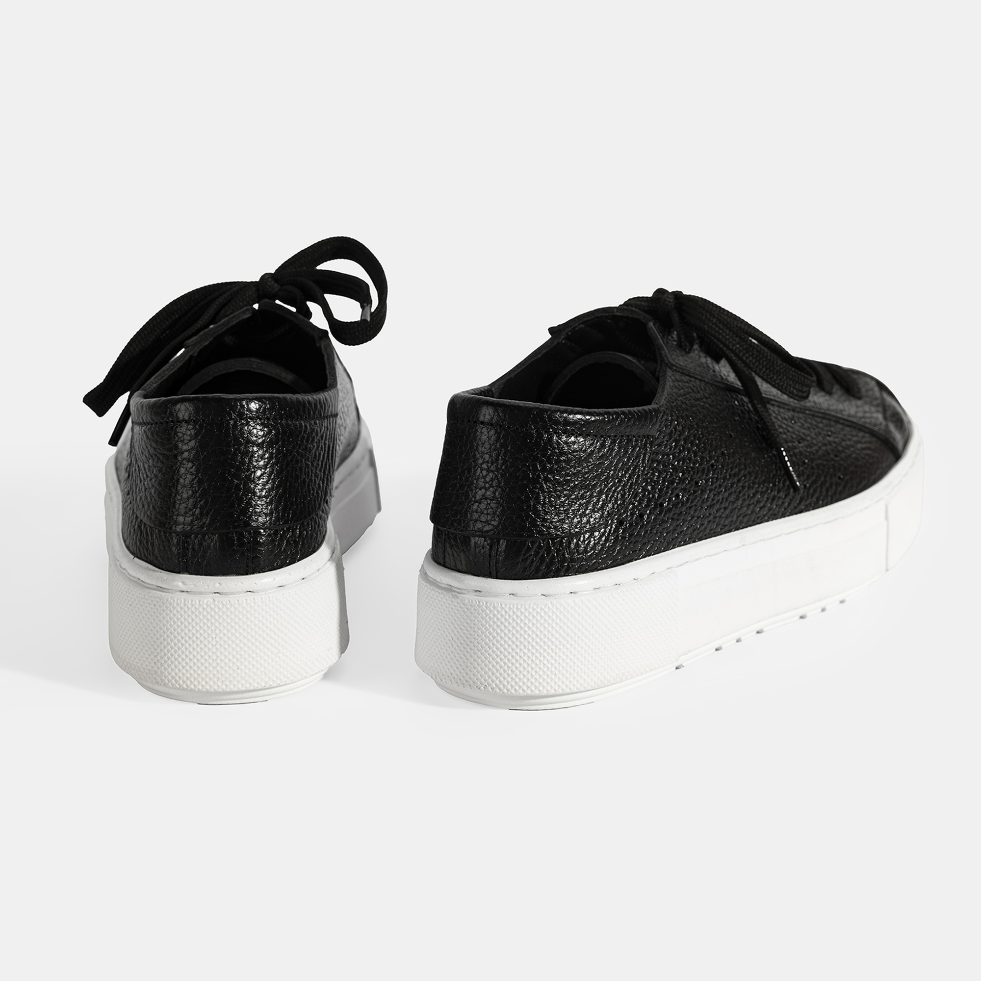 Kadın Siyah Bağcıklı Deri Günlük Ayakkabı