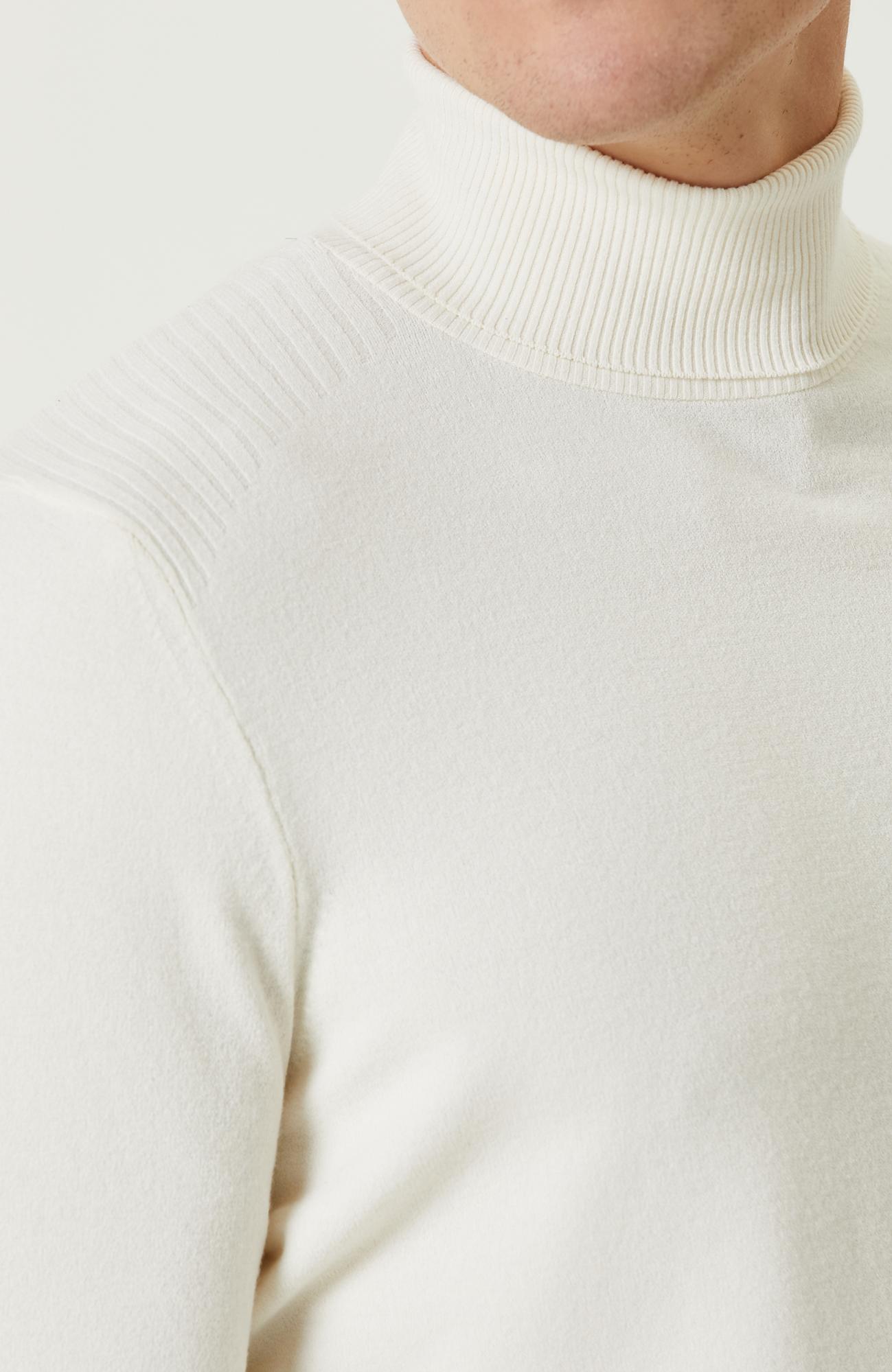 Network Erkek Kırık Beyaz Balıkçı Yaka Triko Kazak