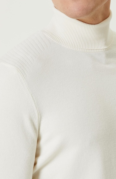  Network Erkek Kırık Beyaz Balıkçı Yaka Triko Kazak