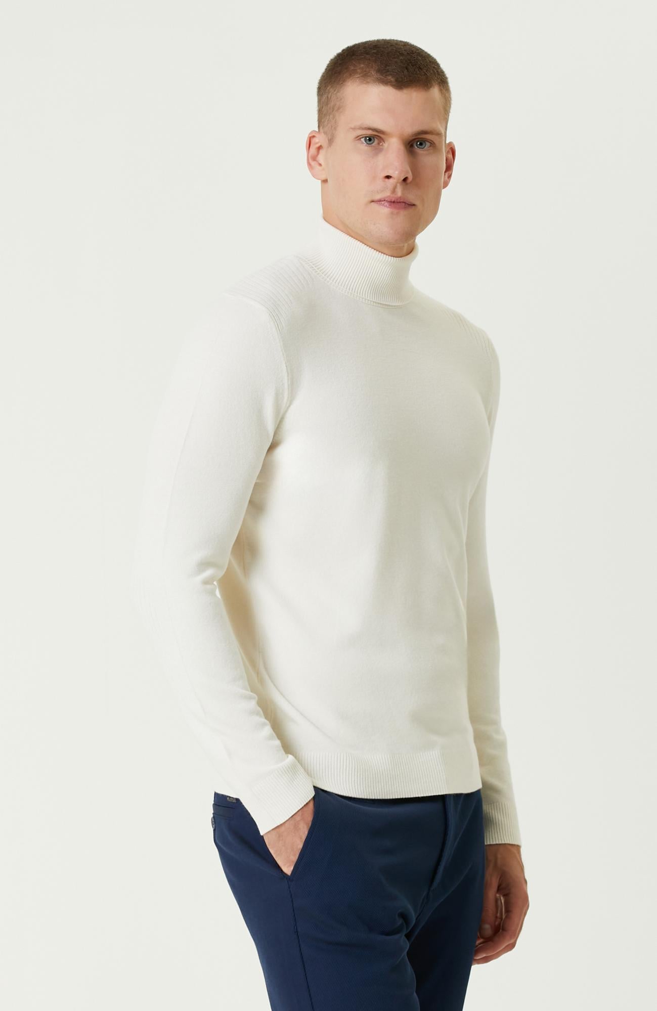 Network Erkek Kırık Beyaz Balıkçı Yaka Triko Kazak