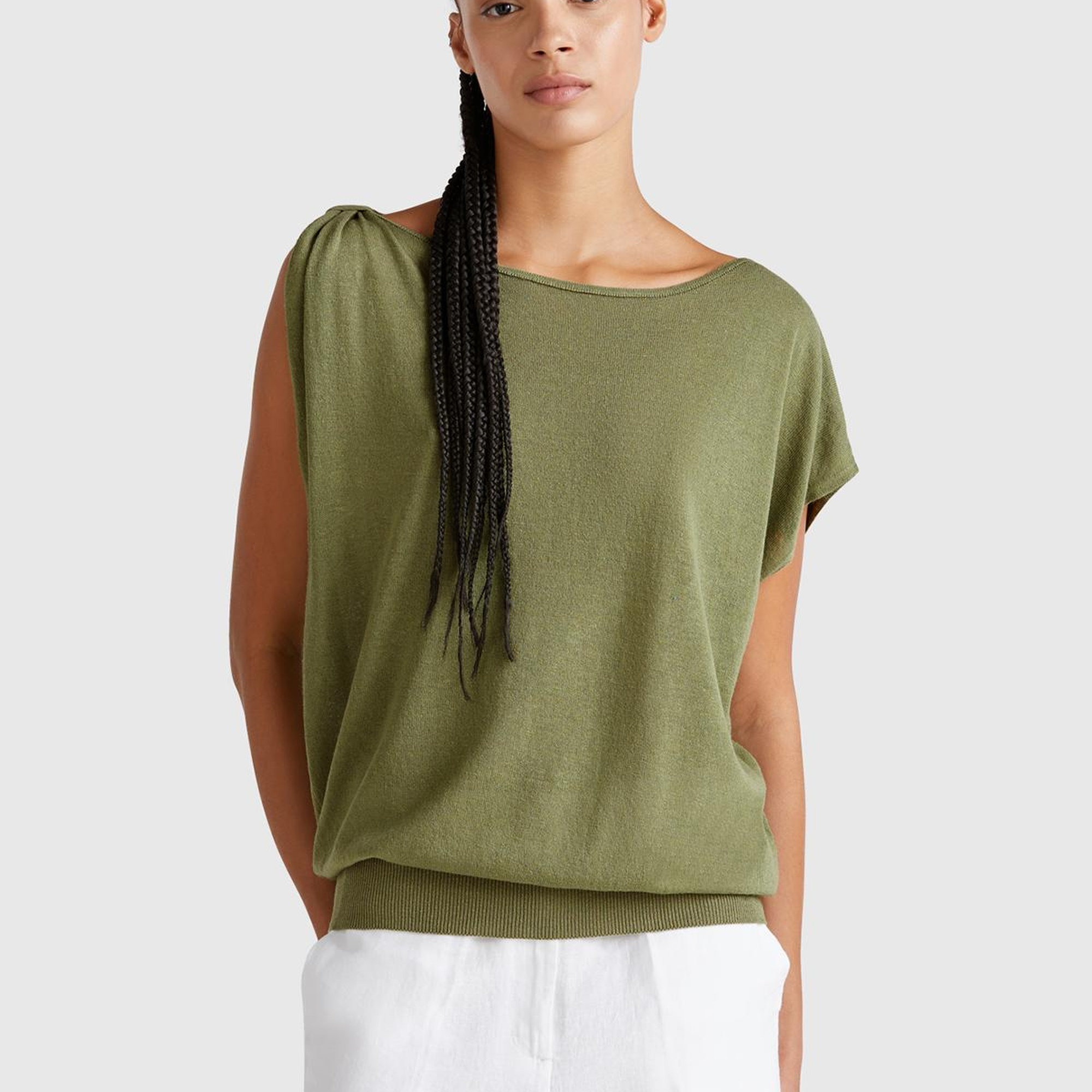 Kadın Adaçayı yeşili Keten Karışımlı Asimetrik Kolsuz Kazak