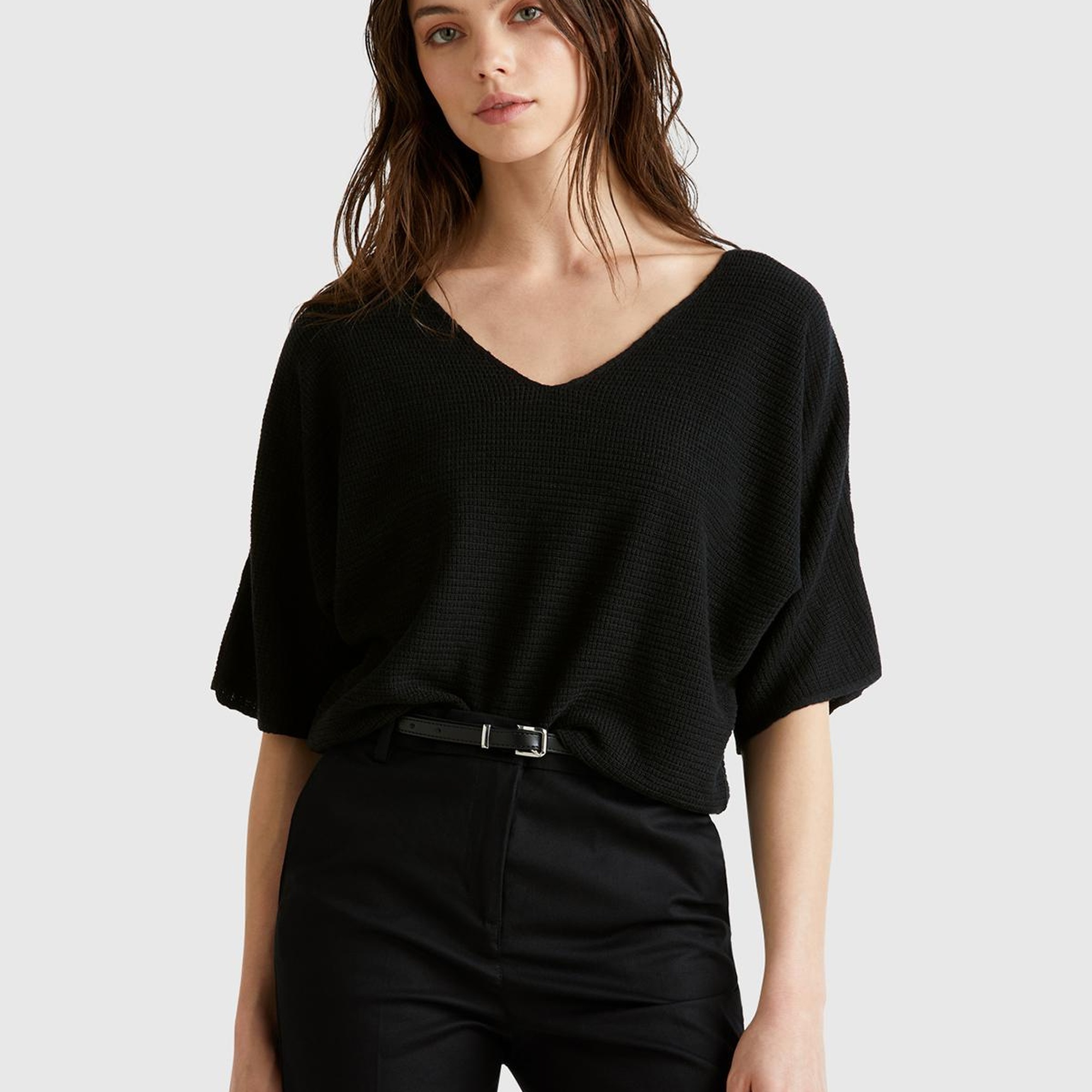 Kadın Siyah Pamuk ve Keten Karışımlı Çizgili Dikişsiz V Yaka Kısa Kollu Üst