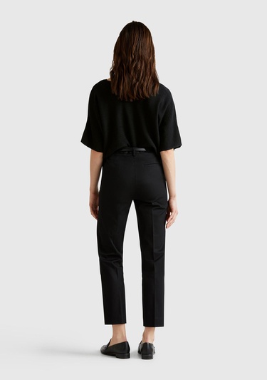  Kadın Siyah Pamuk ve Keten Karışımlı Çizgili Dikişsiz V Yaka Kısa Kollu Üst