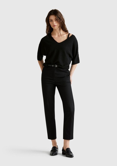  Kadın Siyah Pamuk ve Keten Karışımlı Çizgili Dikişsiz V Yaka Kısa Kollu Üst