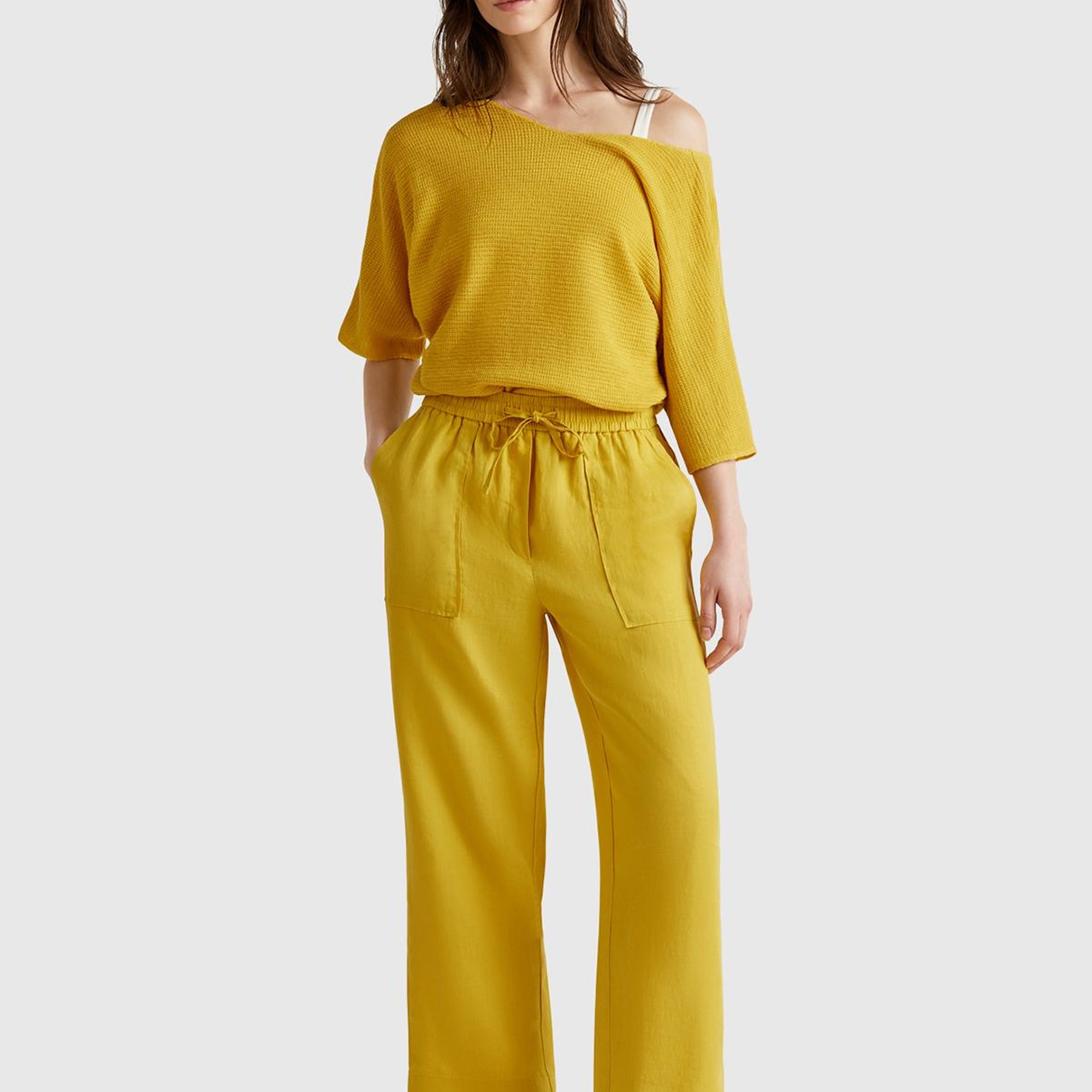 Kadın Sarı Pamuk ve Keten Karışımlı Çizgili Dikişsiz V Yaka Kısa Kollu Üst