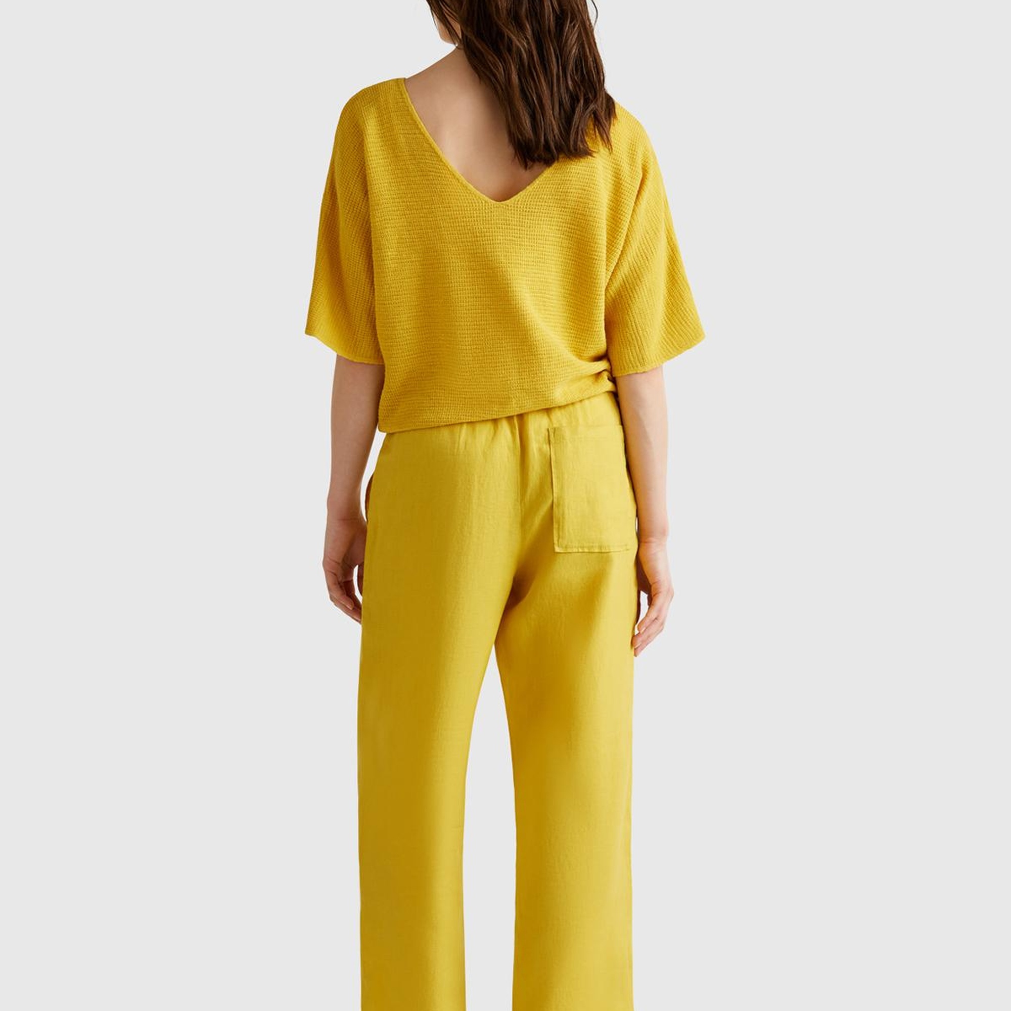 Kadın Sarı Pamuk ve Keten Karışımlı Çizgili Dikişsiz V Yaka Kısa Kollu Üst