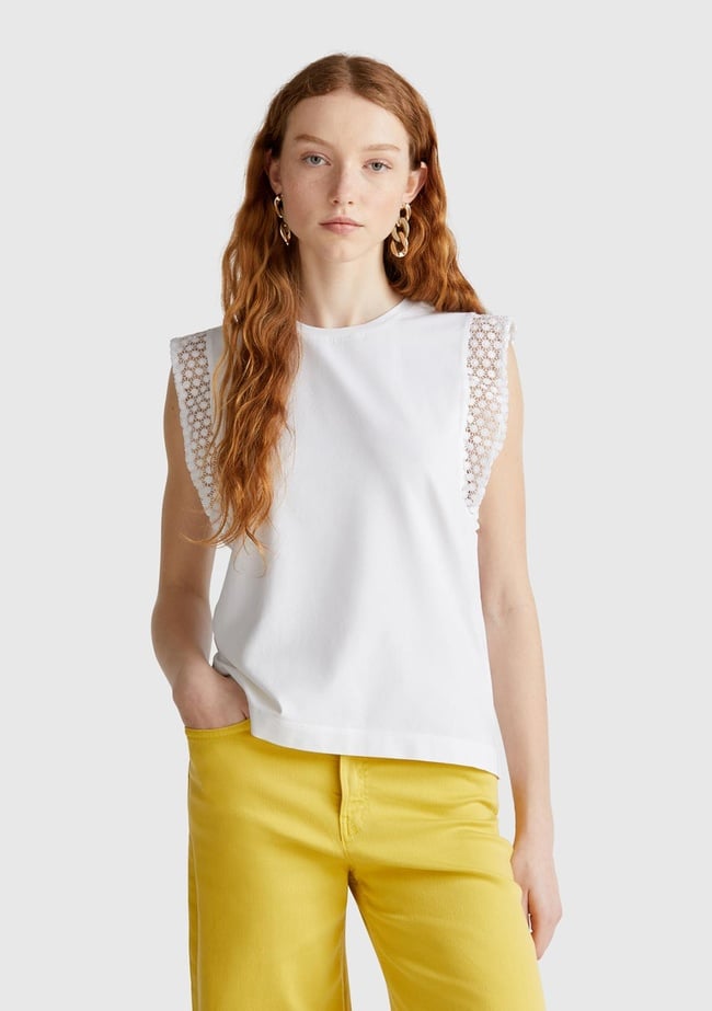  Kadın Beyaz Dantel Detaylı Kolsuz Esnek T-Shirt