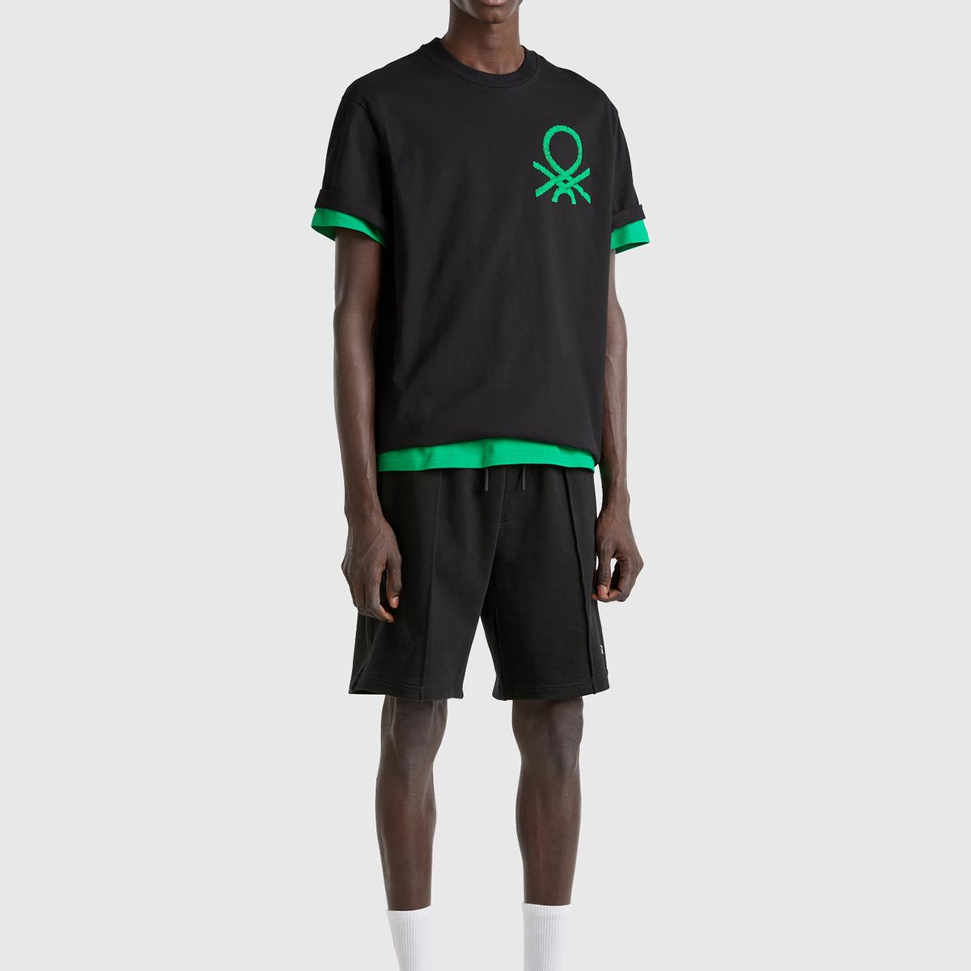 Erkek Siyah %100 Pamuk Logo Detaylı Beli Büzgü İpli Bermuda Şort