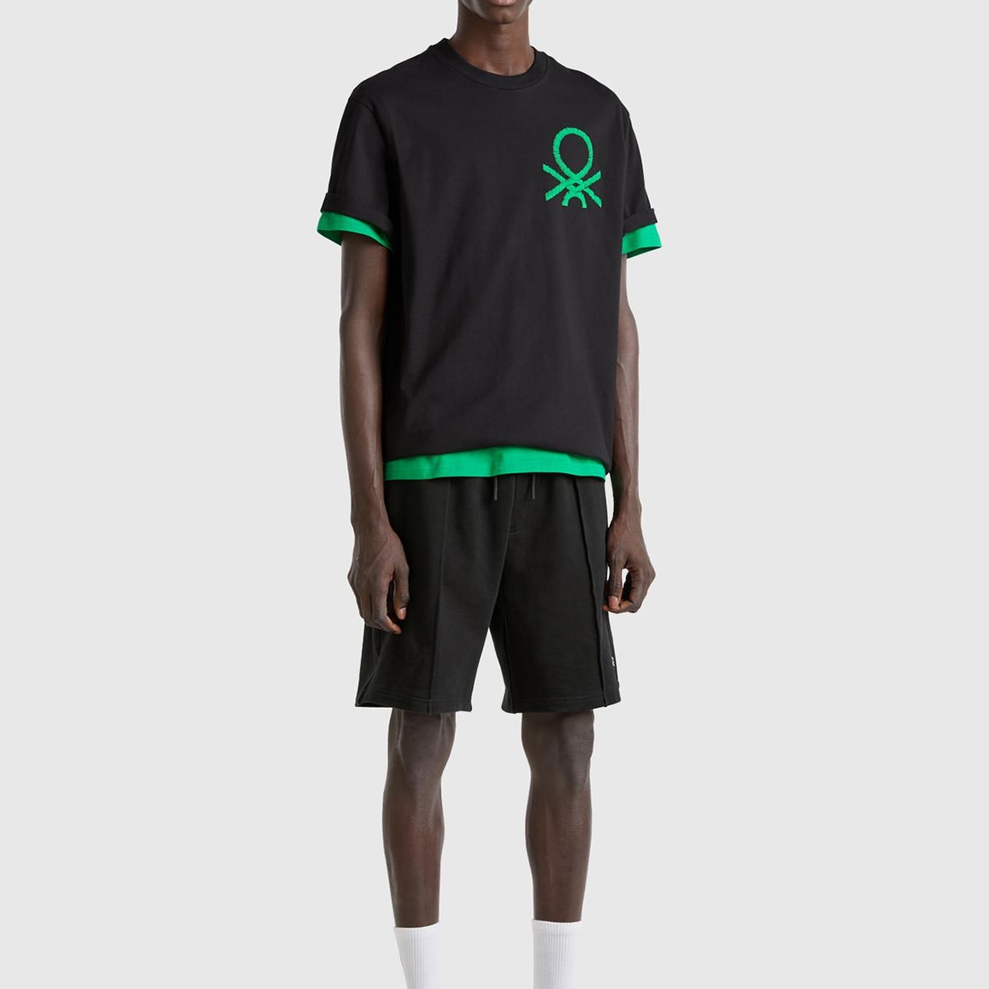 Erkek Siyah %100 Pamuk Logo Detaylı Beli Büzgü İpli Bermuda Şort