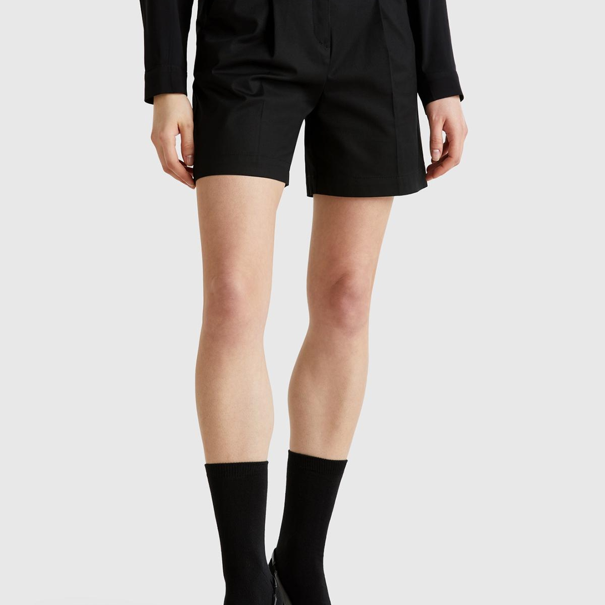 Kadın Siyah Streç Pamuklu Arka Beli Lastikli Straight Fit Bermuda Şort