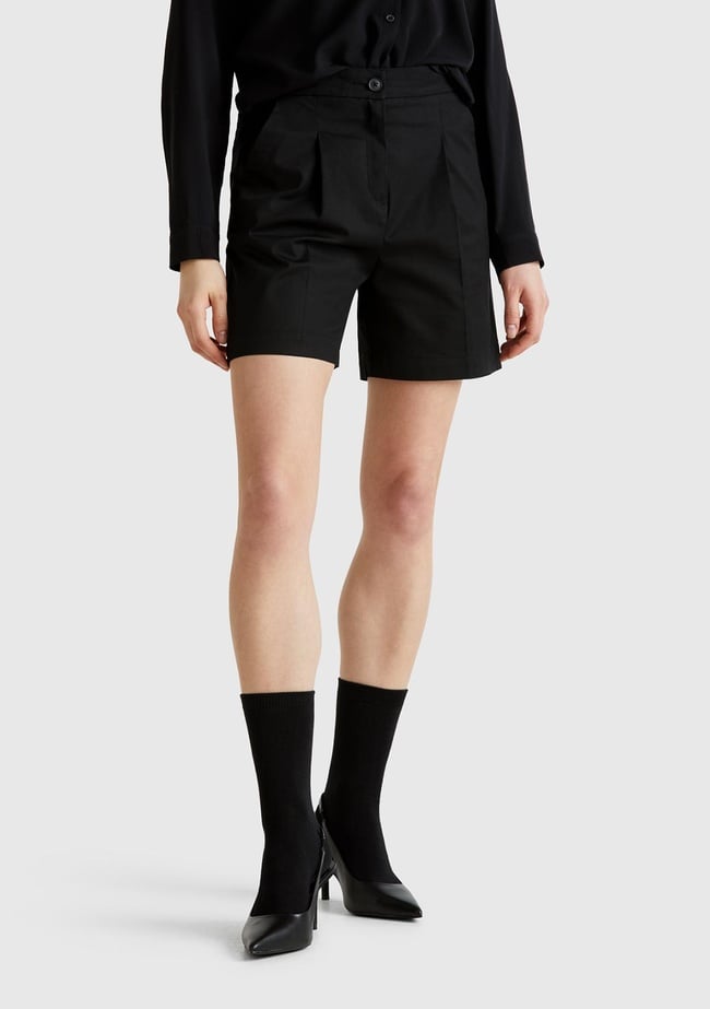  Kadın Siyah Streç Pamuklu Arka Beli Lastikli Straight Fit Bermuda Şort