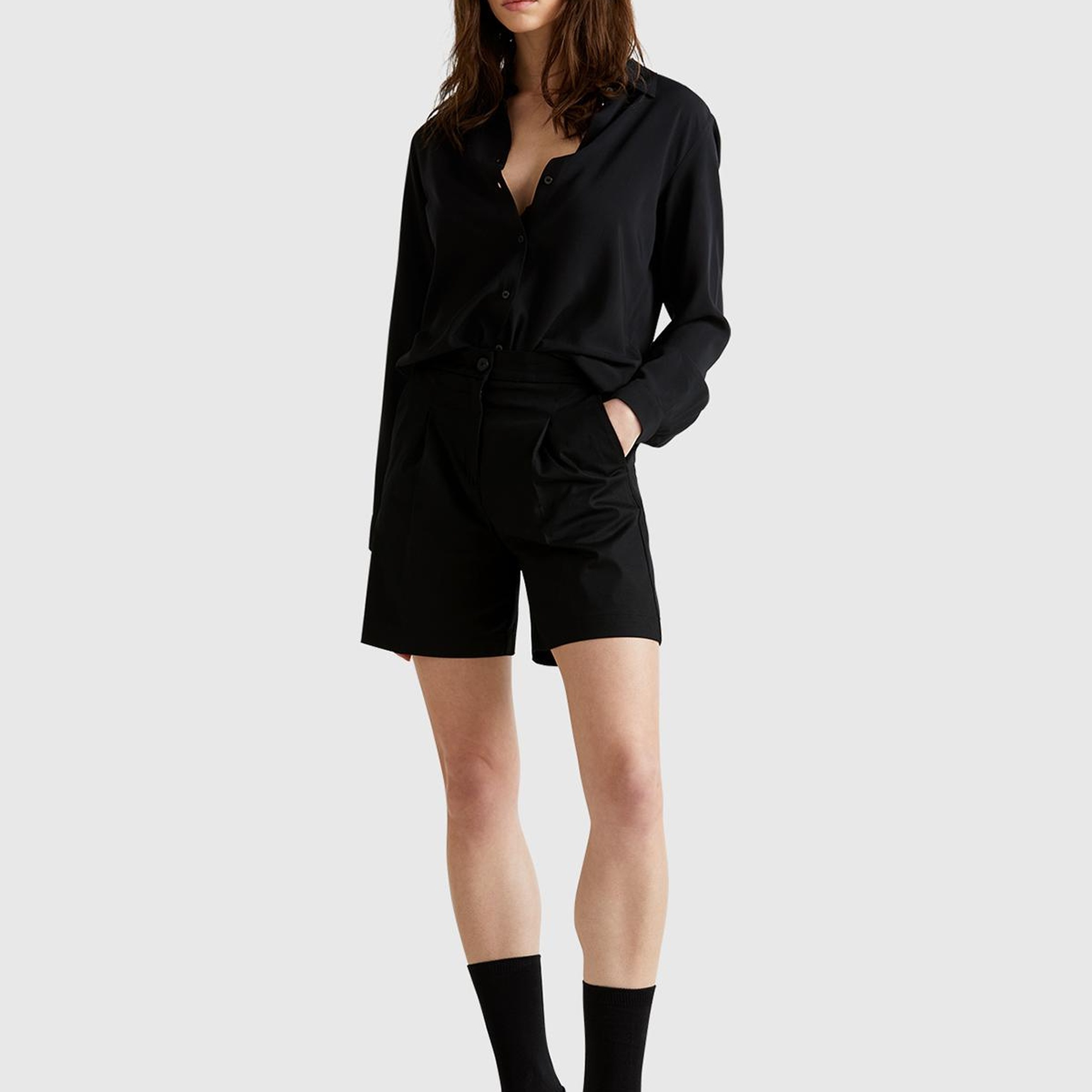 Kadın Siyah Streç Pamuklu Arka Beli Lastikli Straight Fit Bermuda Şort