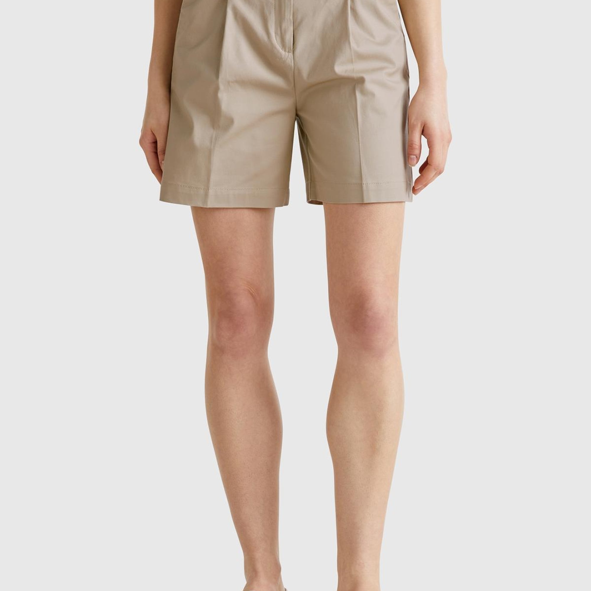 Kadın Bej Streç Pamuklu Arka Beli Lastikli Straight Fit Bermuda Şort