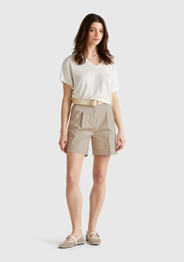 Kadın Bej Streç Pamuklu Arka Beli Lastikli Straight Fit Bermuda Şort