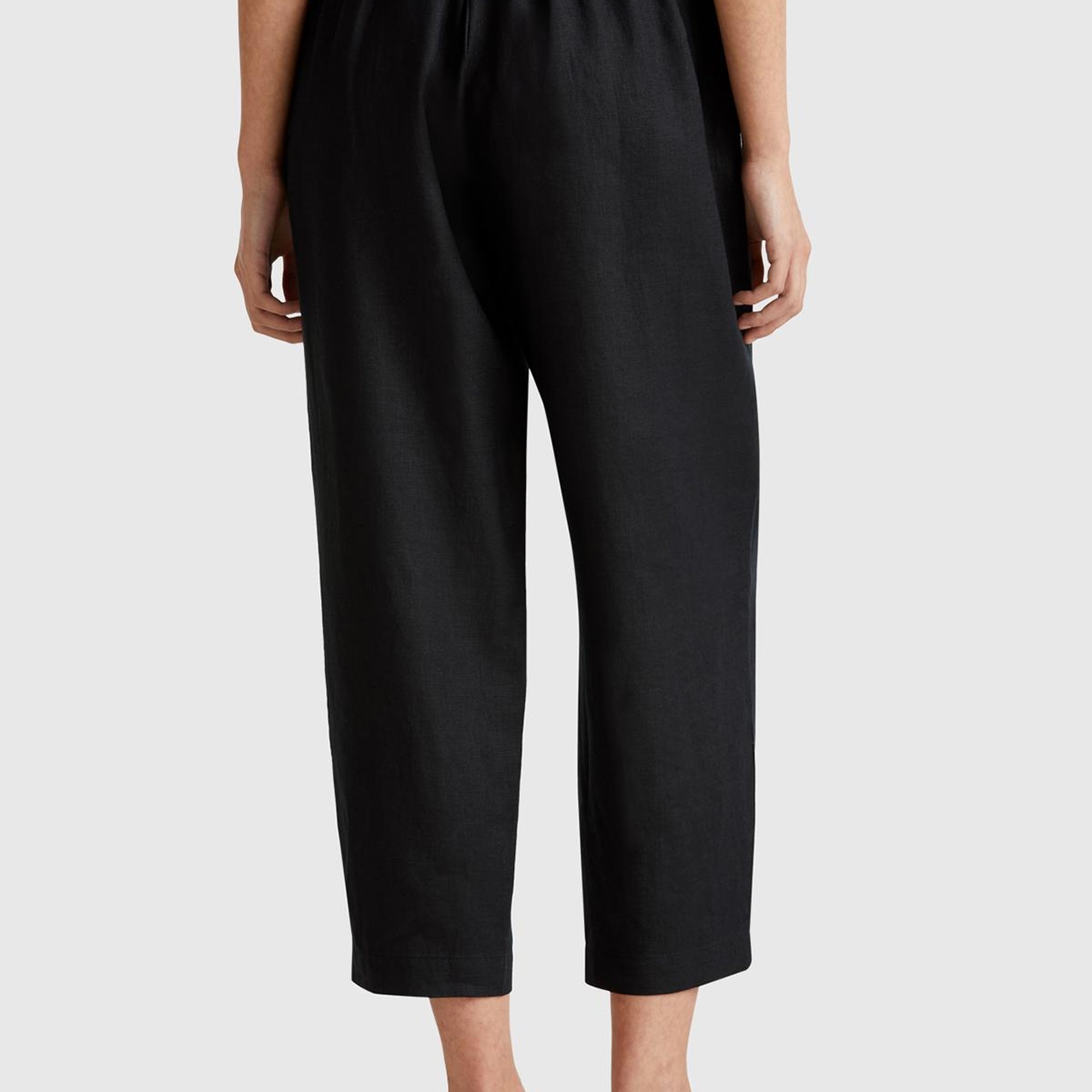 Kadın Siyah %100 Keten Arka Beli Lastikli Paçası Dar Relax Fit Pantolon