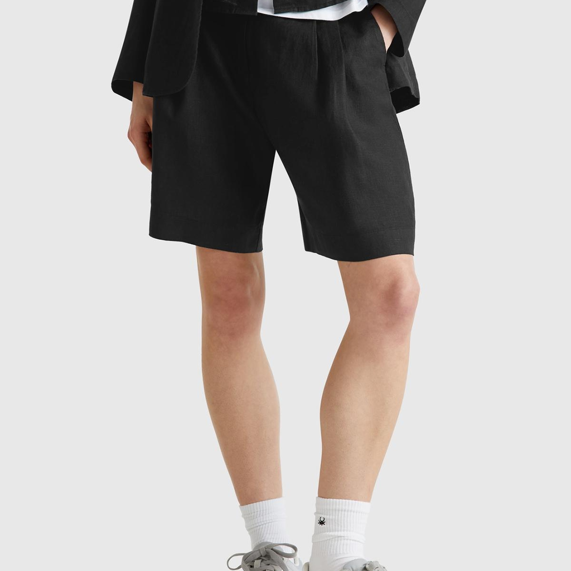 Kadın Siyah %100 Keten Arka Beli Lastikli Pileli Relax Fit Bermuda Şort