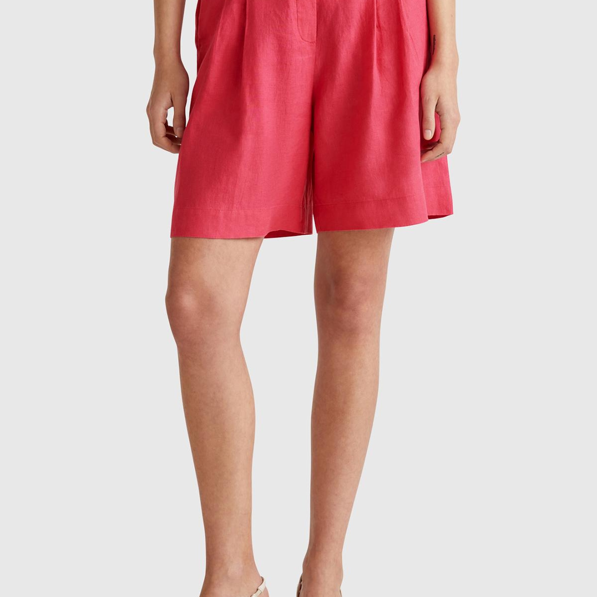 Kadın Fuşya %100 Keten Arka Beli Lastikli Pileli Relax Fit Bermuda Şort