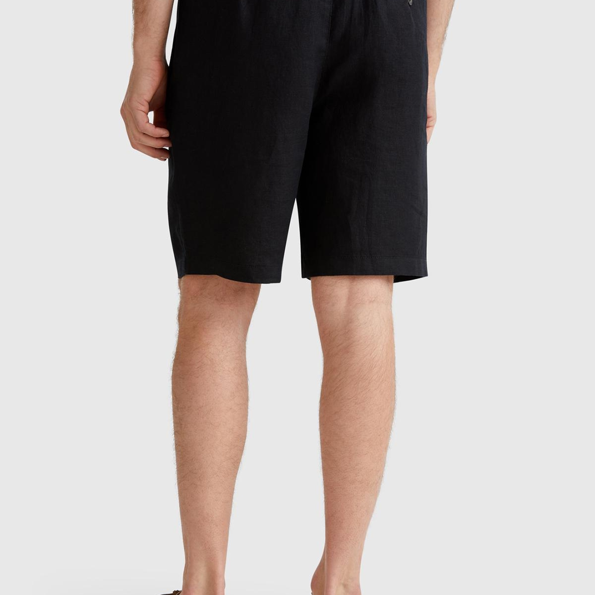 Erkek Siyah %100 Keten Büzgü İpli Düğmeli Pile Detaylı Bermuda Şort