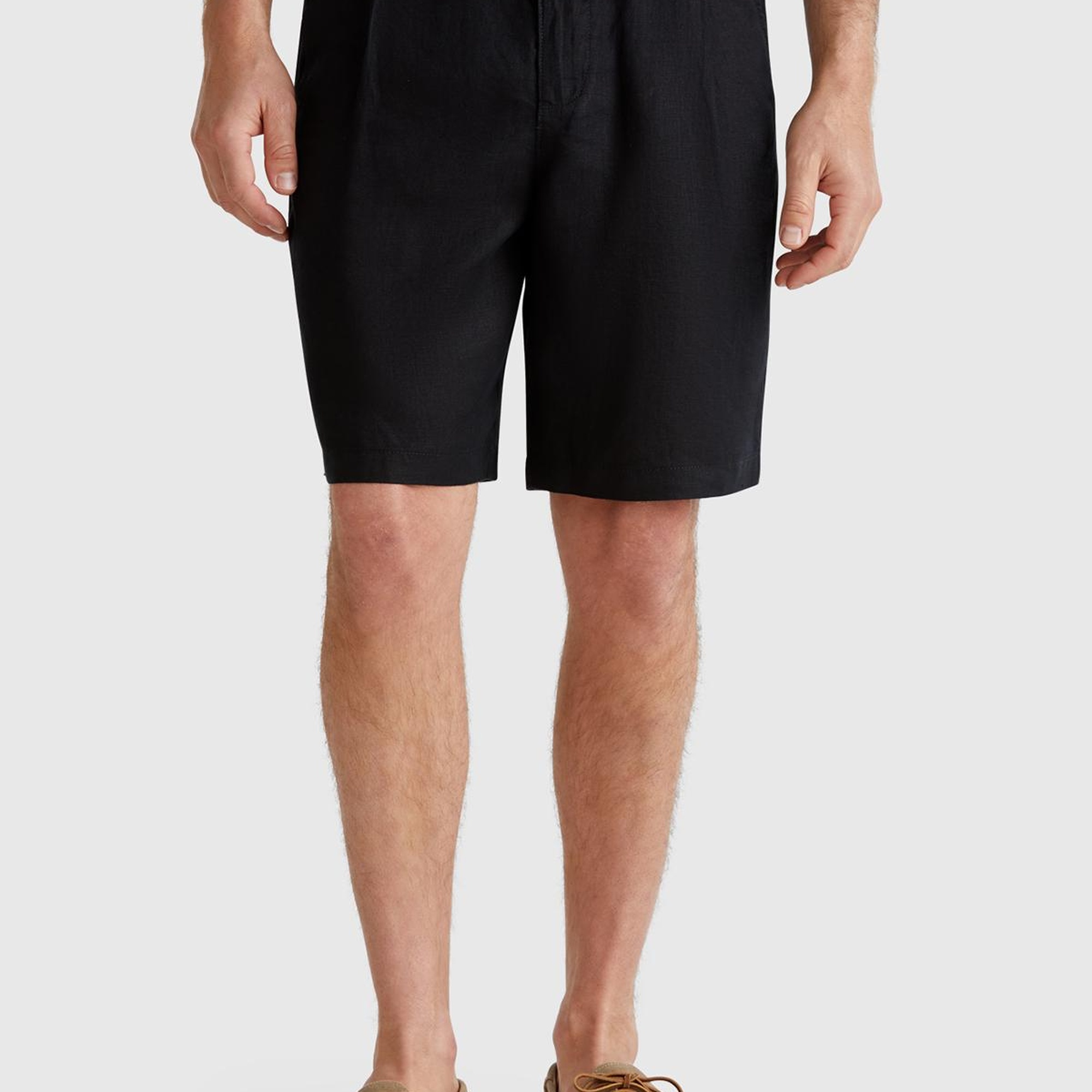 Erkek Siyah %100 Keten Büzgü İpli Düğmeli Pile Detaylı Bermuda Şort