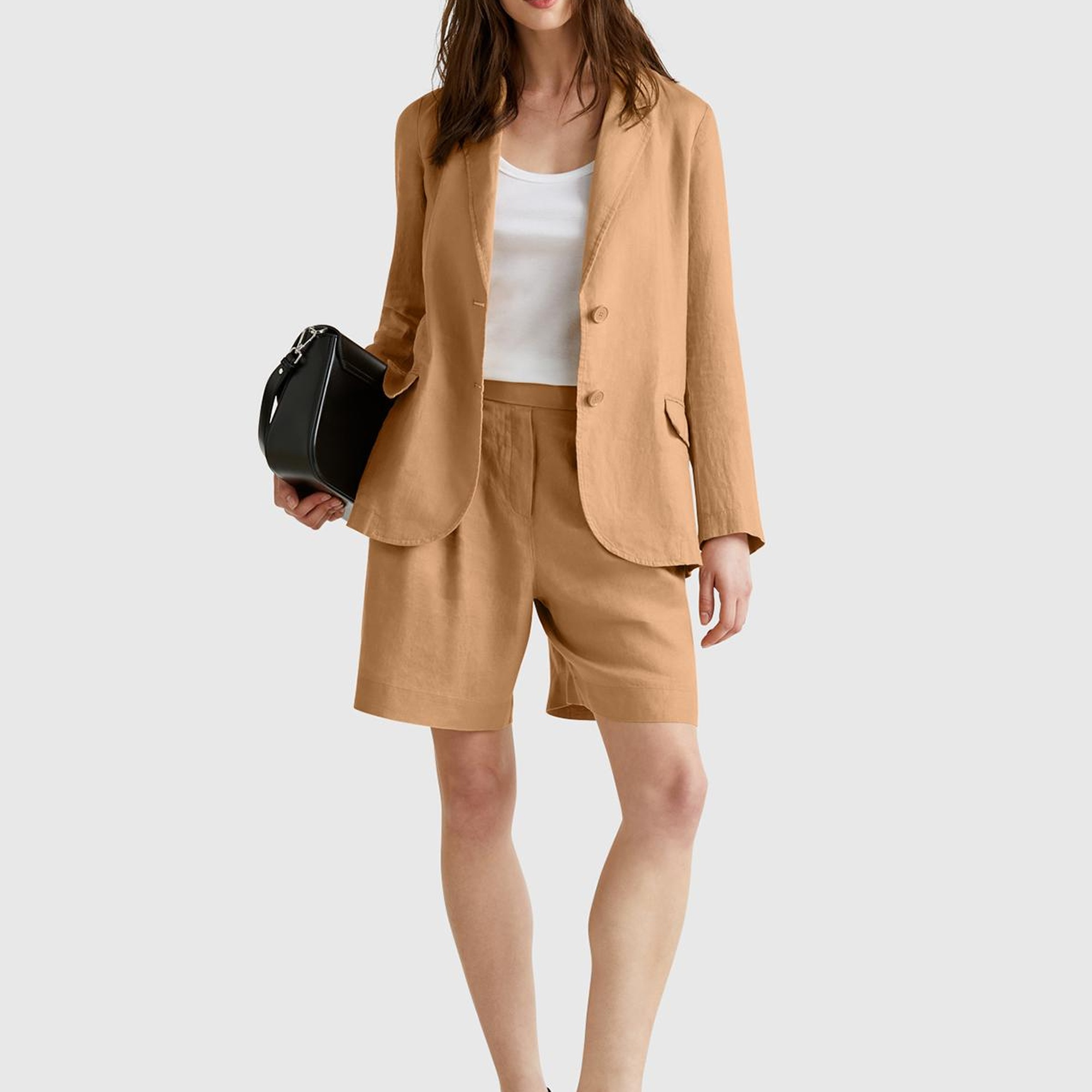 Kadın Bej %100 Keten Arka Beli Lastikli Pileli Relax Fit Bermuda Şort