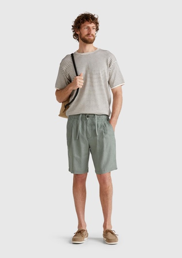  Erkek Soluk Yeşil %100 Keten Büzgü İpli Düğmeli Pile Detaylı Bermuda Şort