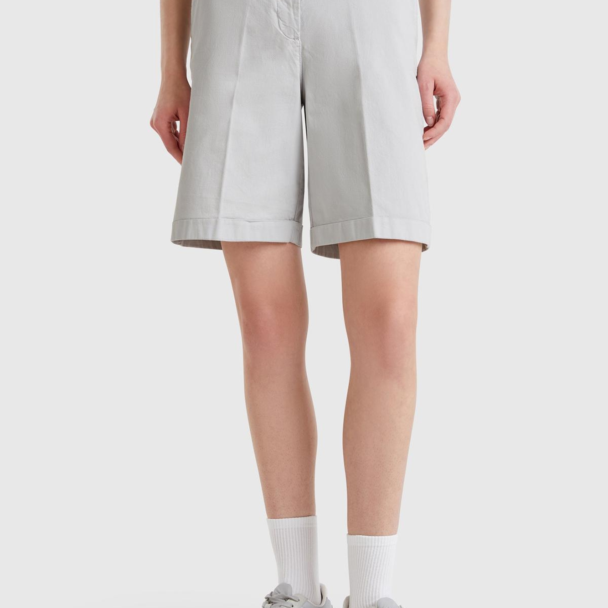 Kadın Gri Pamuk Karışımlı Önü Düğmeli Regular Fit Bermuda Şort