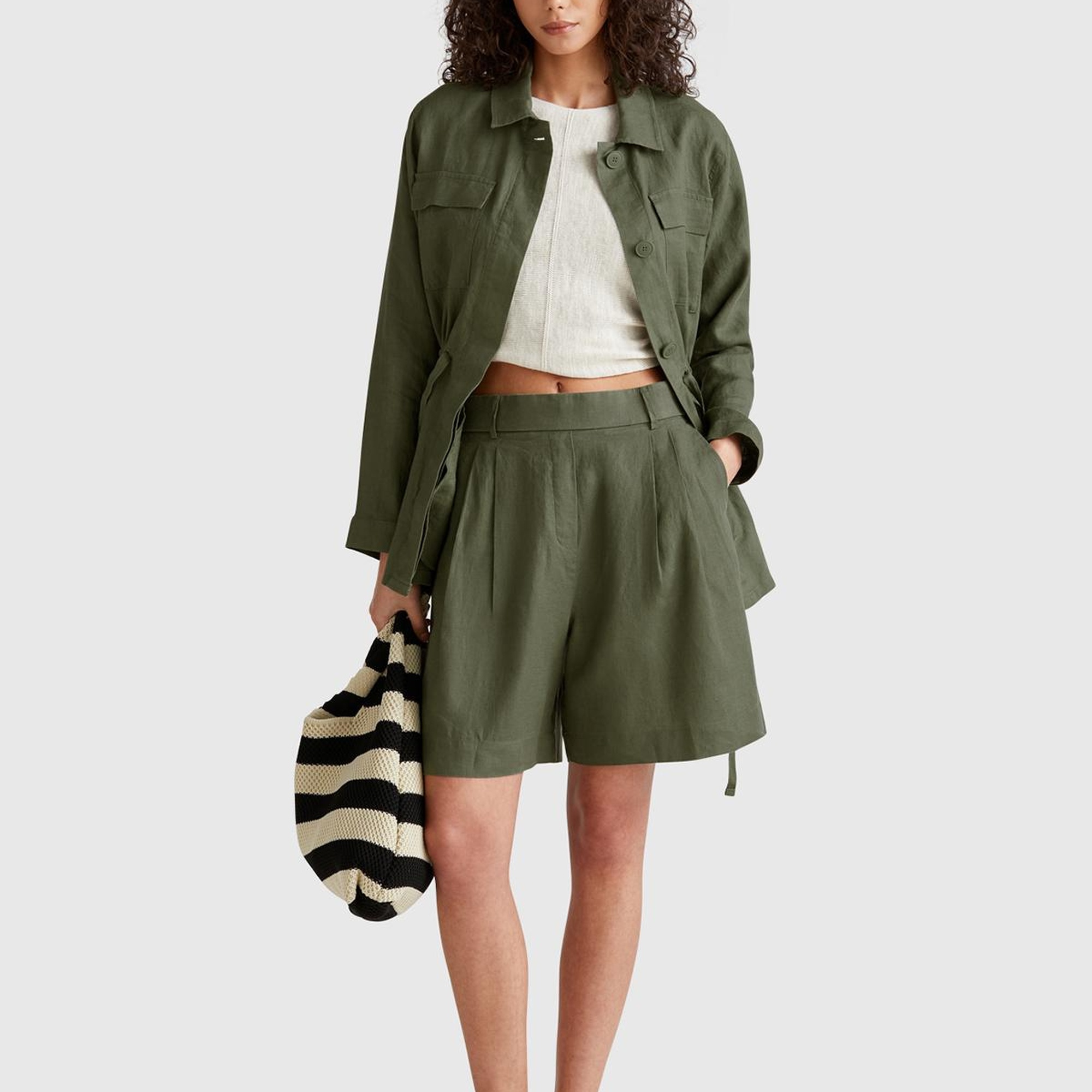 Kadın Haki %100 Keten Arka Beli Lastikli Pileli Relax Fit Bermuda Şort