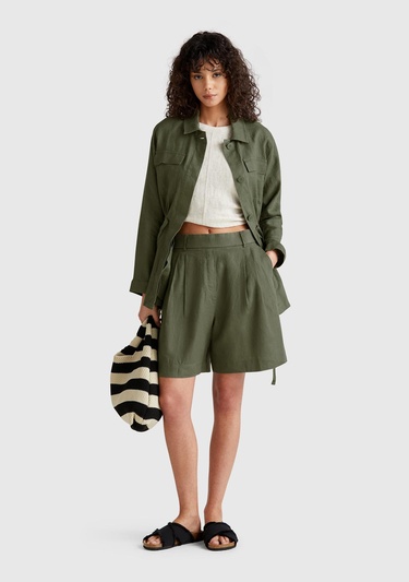  Kadın Haki %100 Keten Arka Beli Lastikli Pileli Relax Fit Bermuda Şort