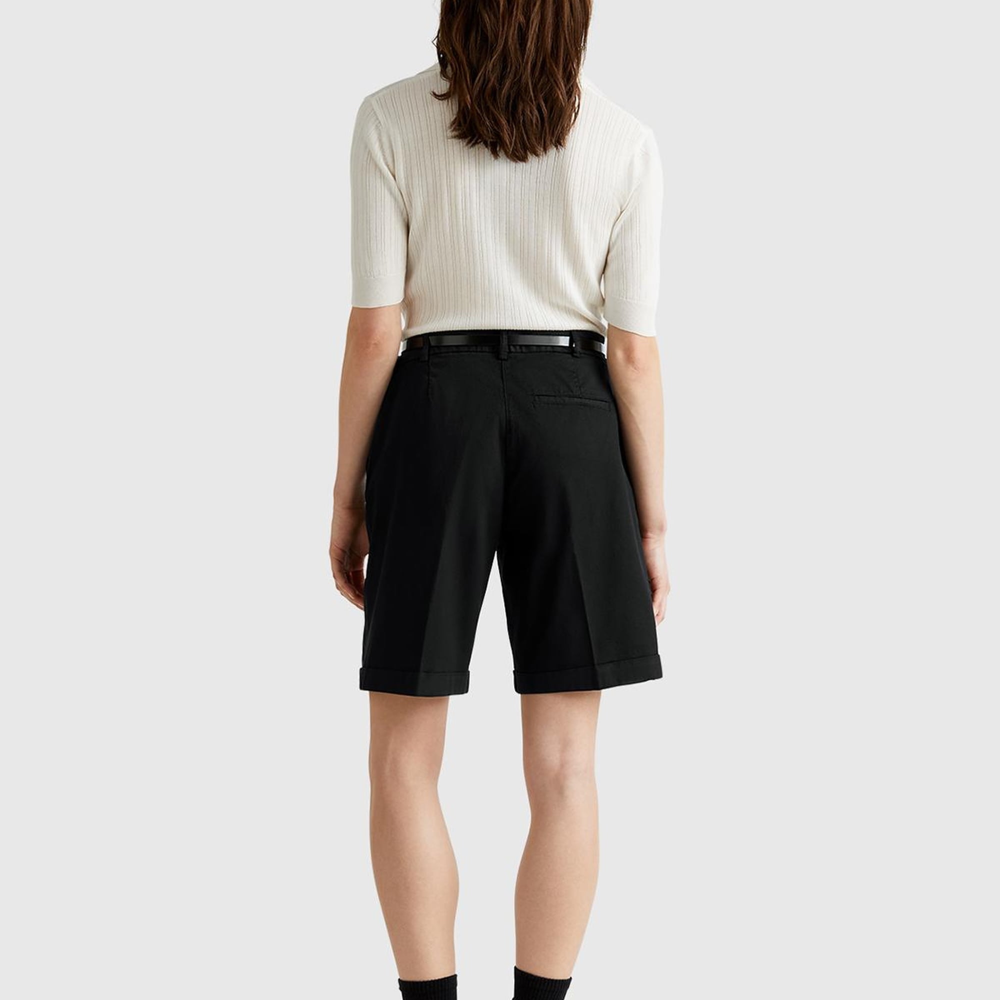 Kadın Siyah Pamuk Karışımlı Önü Düğmeli Regular Fit Bermuda Şort