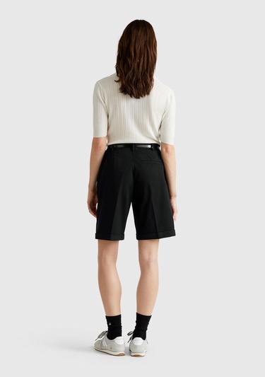  Kadın Siyah Pamuk Karışımlı Önü Düğmeli Regular Fit Bermuda Şort