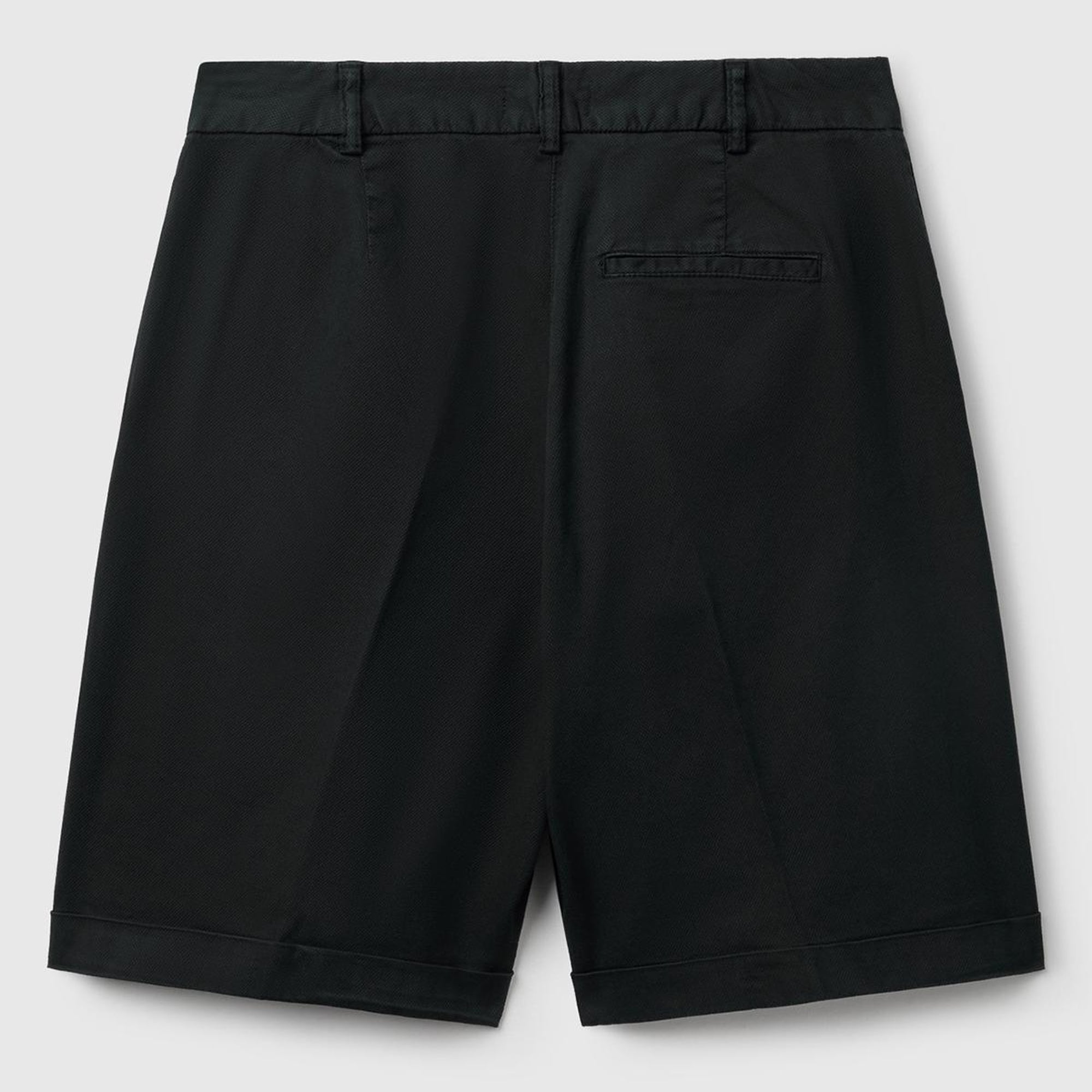 Kadın Siyah Pamuk Karışımlı Önü Düğmeli Regular Fit Bermuda Şort