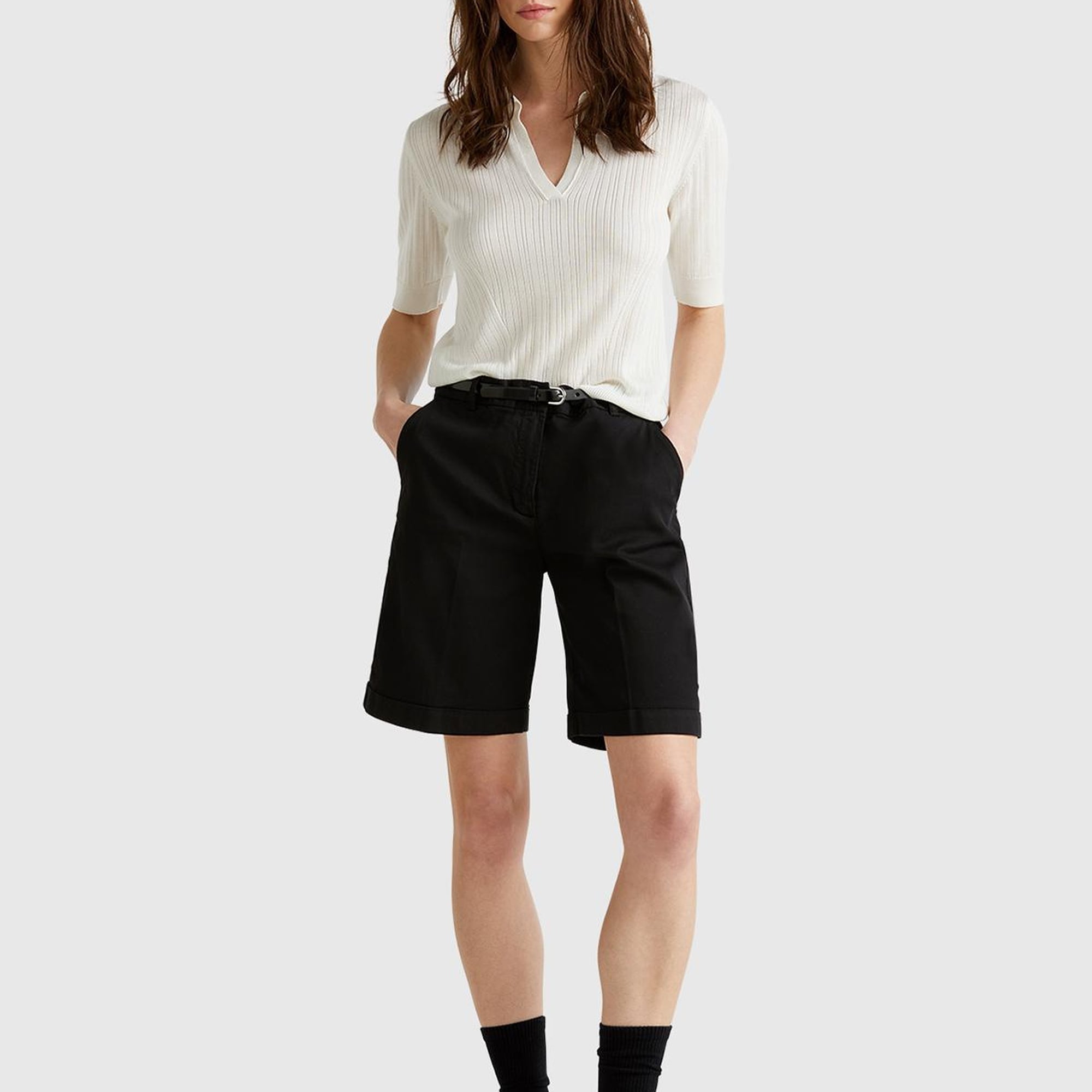 Kadın Siyah Pamuk Karışımlı Önü Düğmeli Regular Fit Bermuda Şort