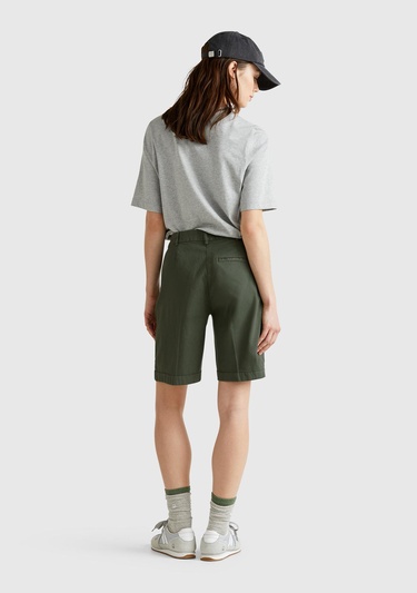  Kadın Haki Pamuk Karışımlı Önü Düğmeli Regular Fit Bermuda Şort