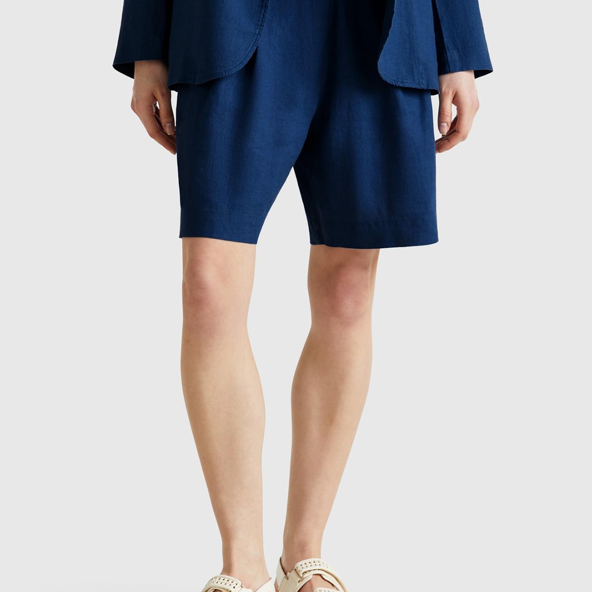 Kadın Denim %100 Keten Arka Beli Lastikli Pileli Relax Fit Bermuda Şort