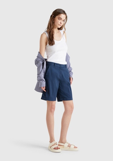  Kadın Denim Pamuk Karışımlı Önü Düğmeli Regular Fit Bermuda Şort