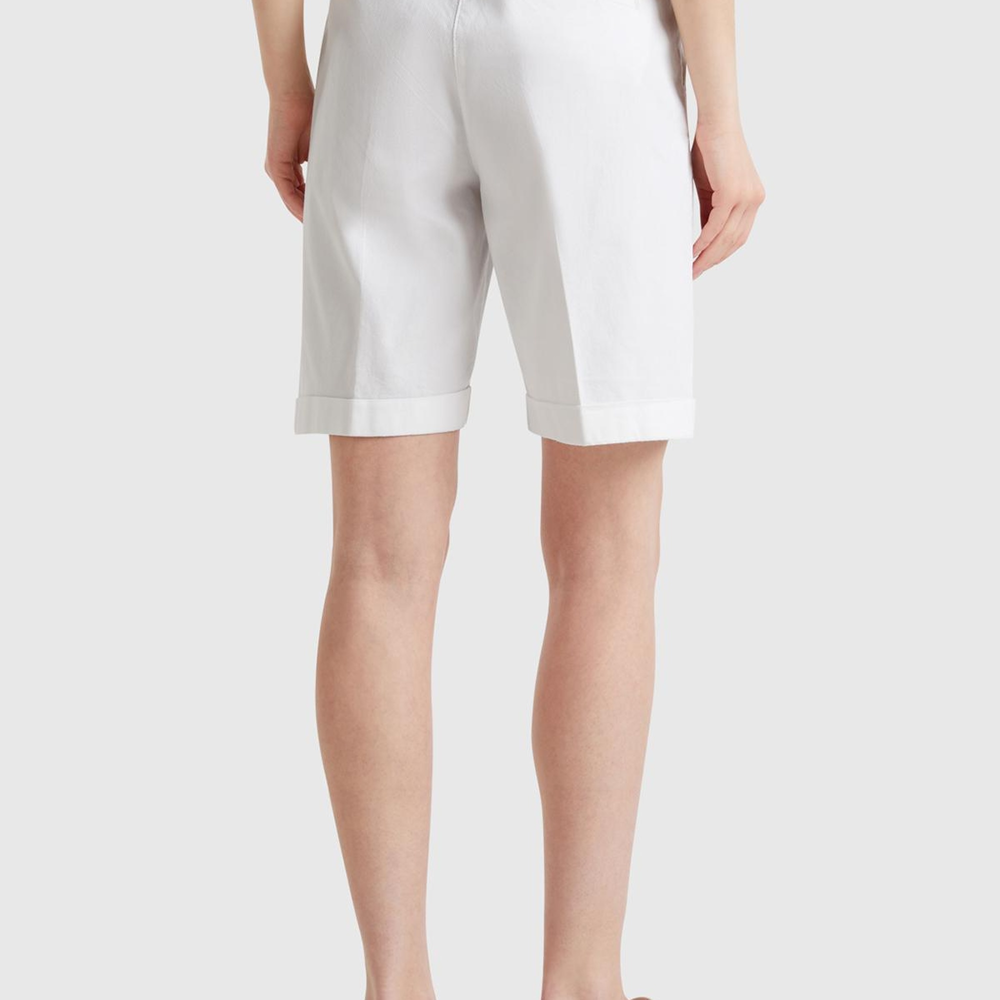 Kadın Beyaz Pamuk Karışımlı Önü Düğmeli Regular Fit Bermuda Şort