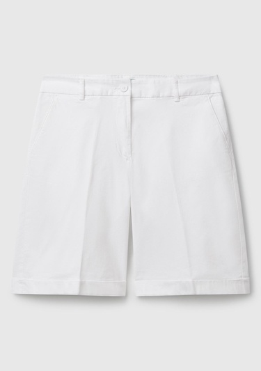  Kadın Beyaz Pamuk Karışımlı Önü Düğmeli Regular Fit Bermuda Şort