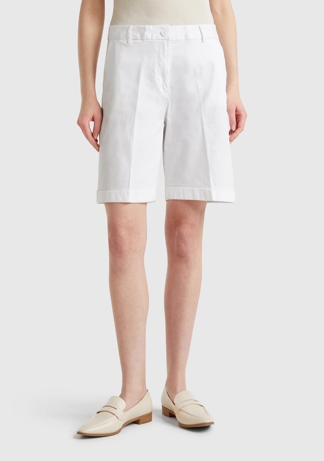  Kadın Beyaz Pamuk Karışımlı Önü Düğmeli Regular Fit Bermuda Şort