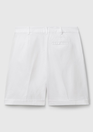  Kadın Beyaz Pamuk Karışımlı Önü Düğmeli Regular Fit Bermuda Şort