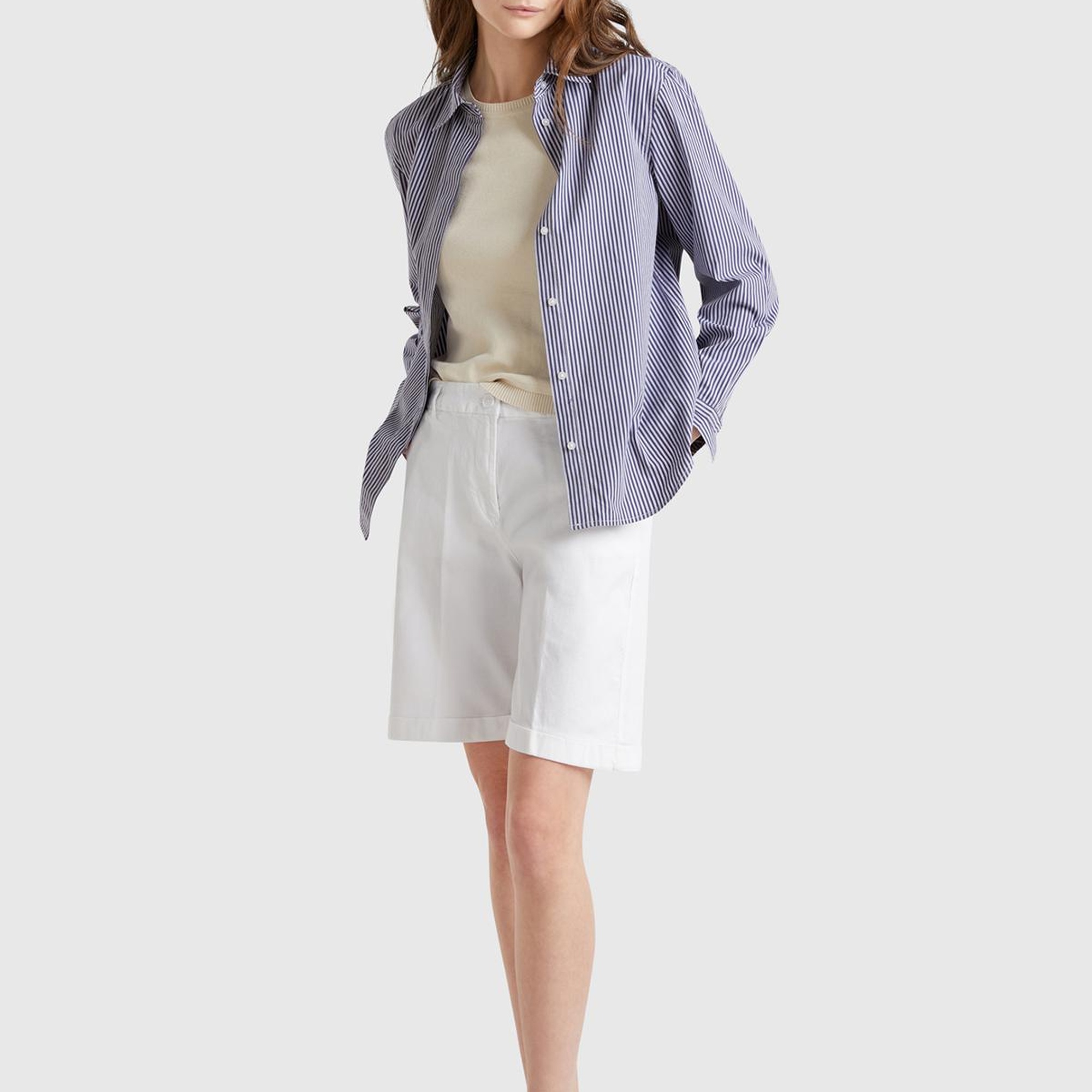 Kadın Beyaz Pamuk Karışımlı Önü Düğmeli Regular Fit Bermuda Şort