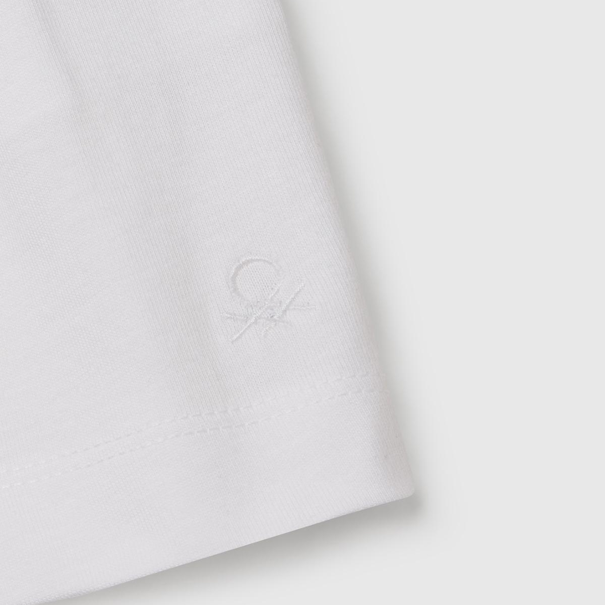 Kız Çocuk Beyaz Logo İşlemeli Beli İpli Şort