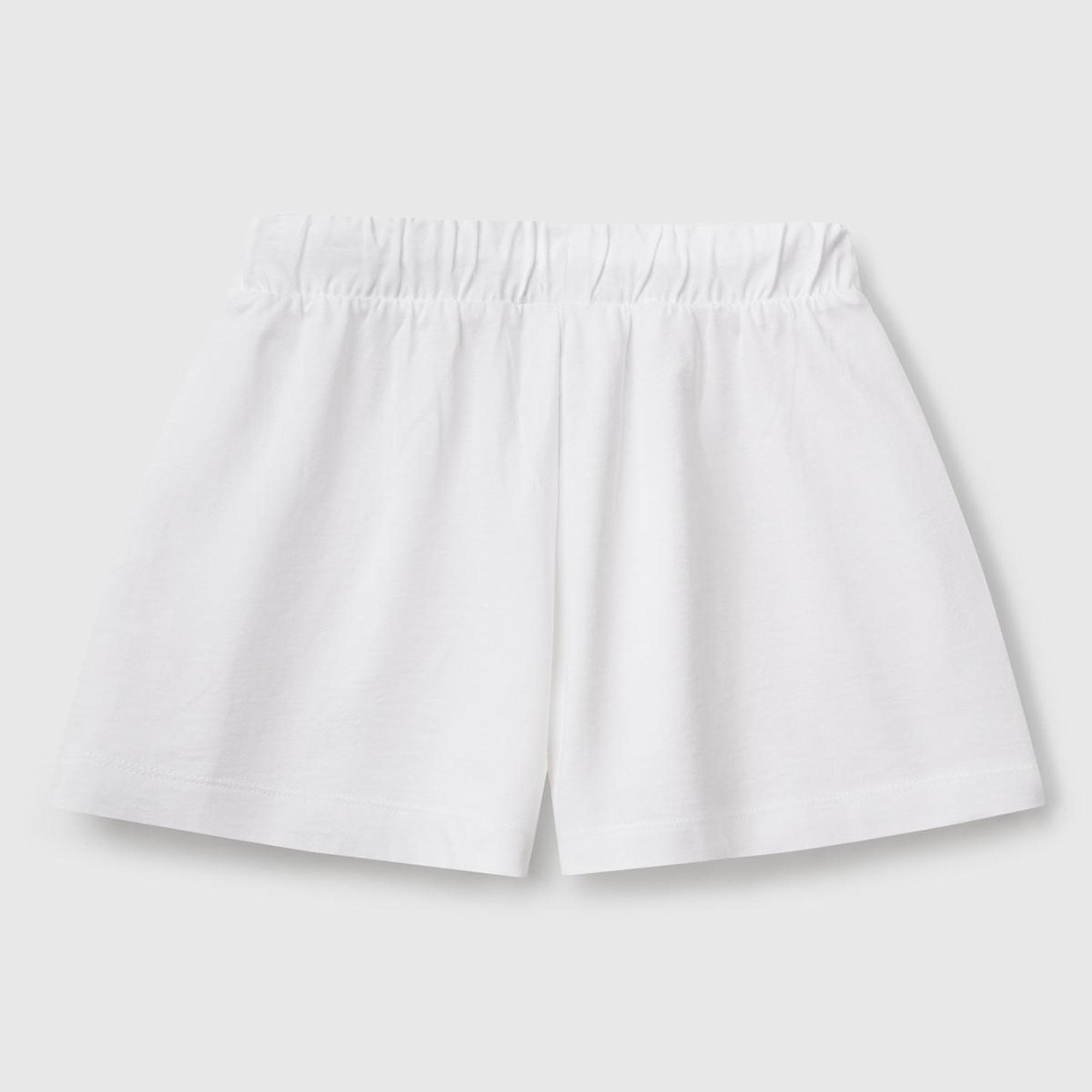 Kız Çocuk Beyaz Logo İşlemeli Beli İpli Şort